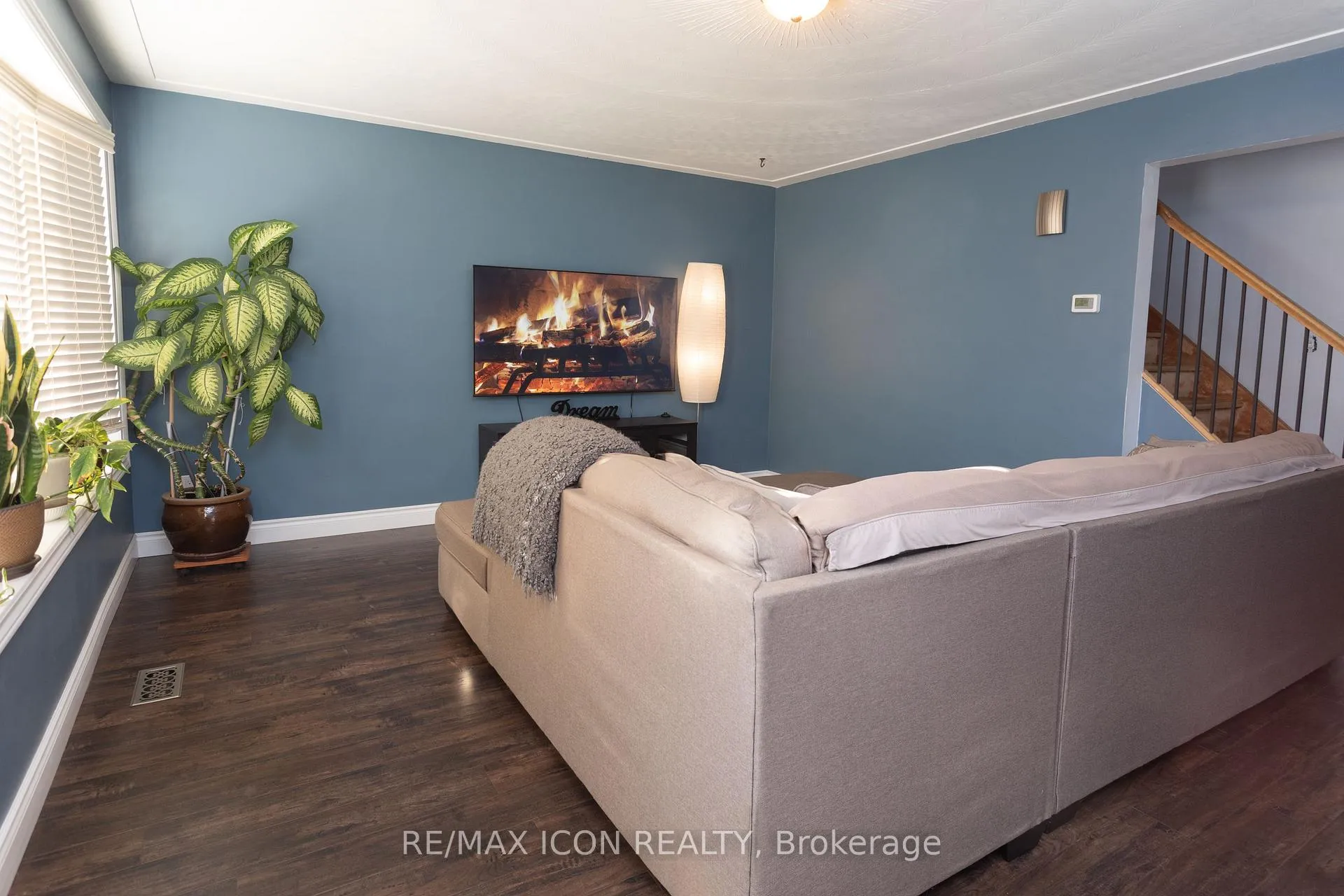 Photo 4 of 22 Shea Crescent, Kitchener — HOMEH