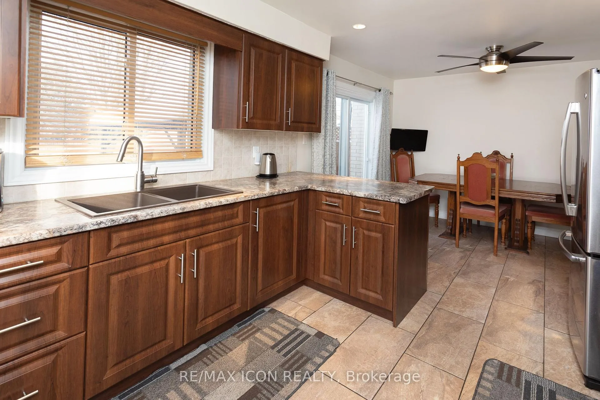 Photo 6 of 22 Shea Crescent, Kitchener — HOMEH