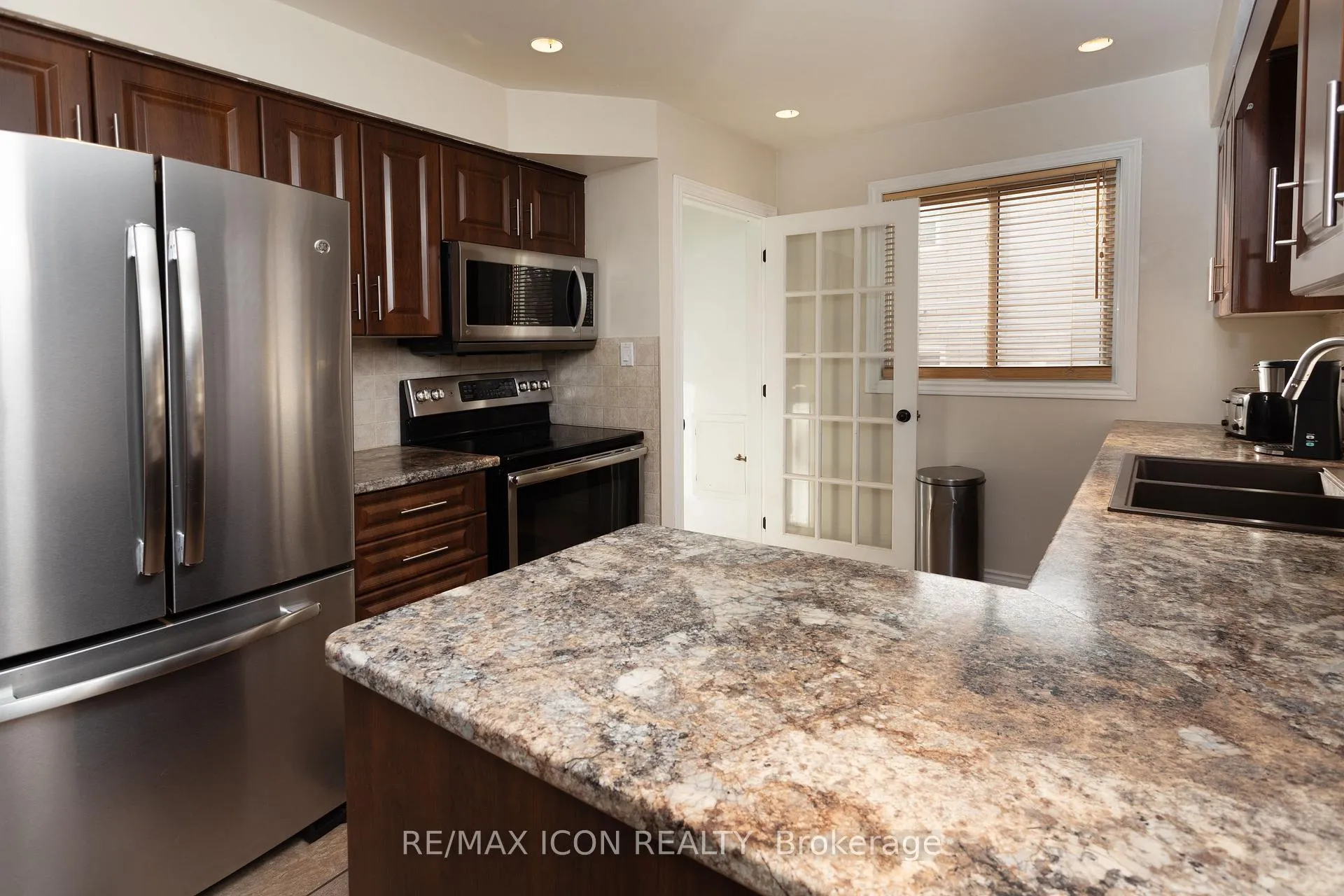 Photo 7 of 22 Shea Crescent, Kitchener — HOMEH