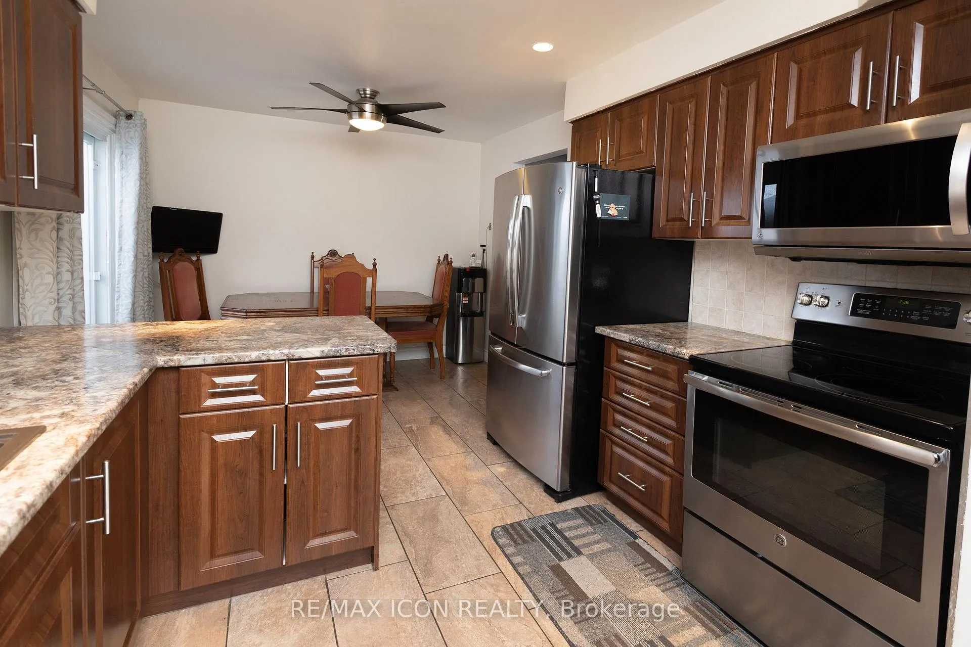 Photo 8 of 22 Shea Crescent, Kitchener — HOMEH