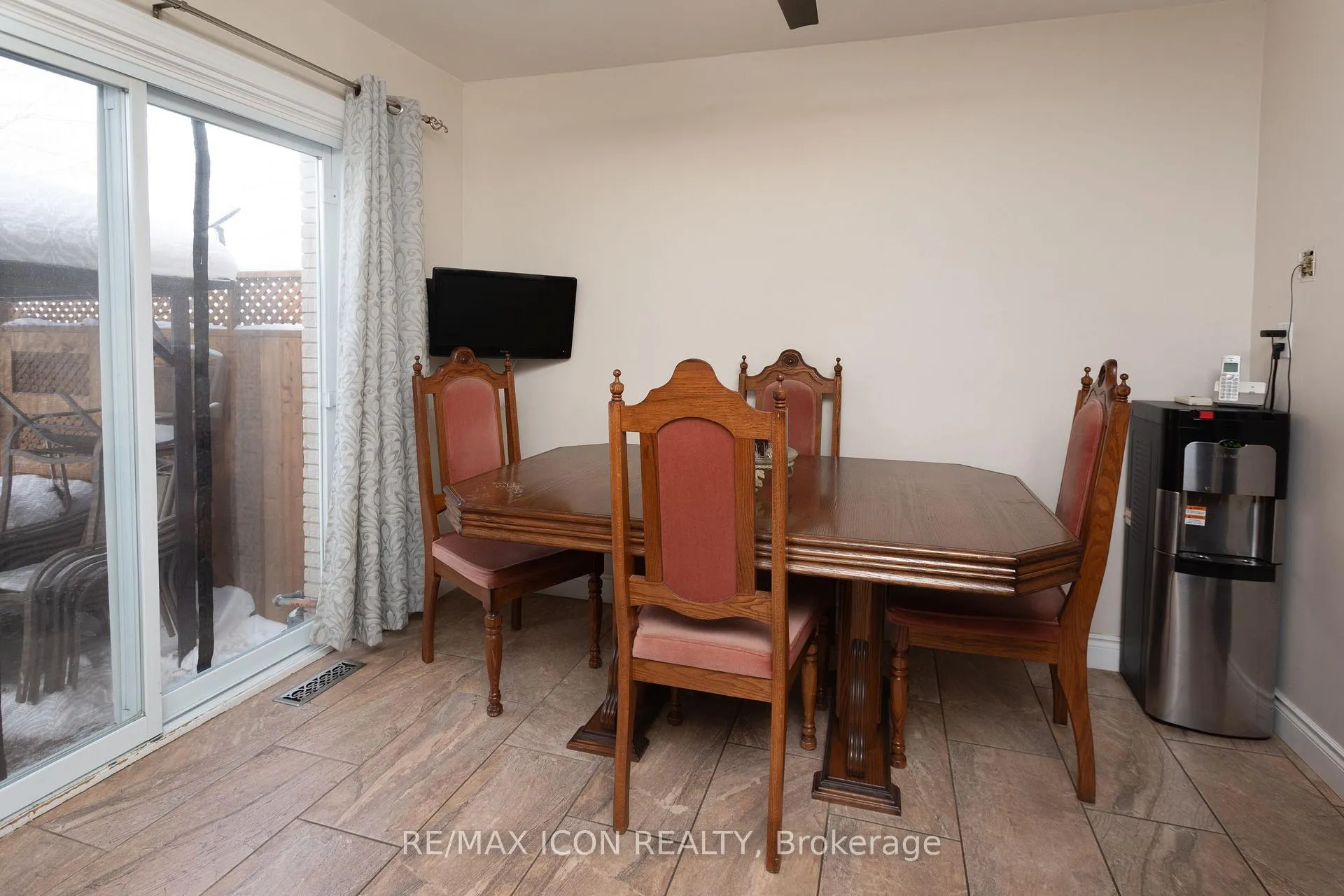 Photo 9 of 22 Shea Crescent, Kitchener — HOMEH