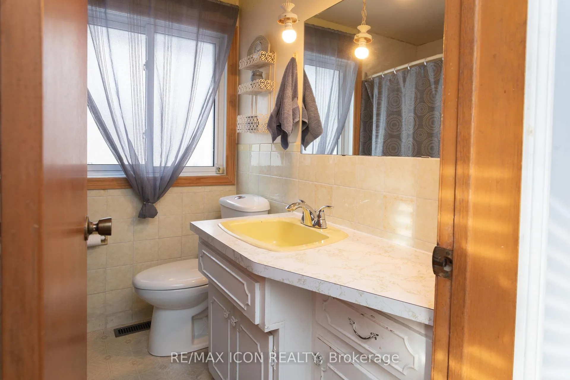 Photo 10 of 22 Shea Crescent, Kitchener — HOMEH