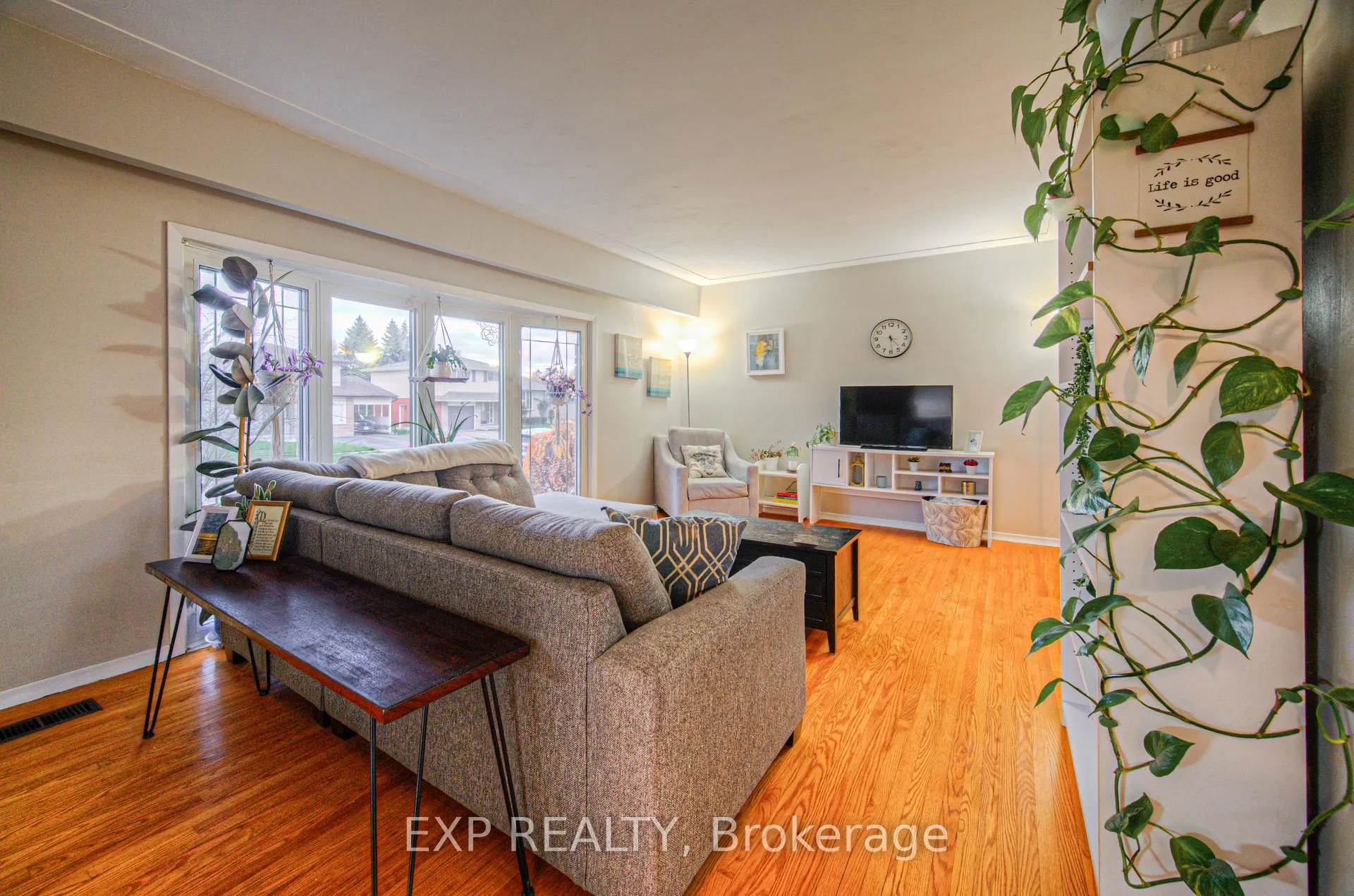 Photo 9 of 148 Strathcona Crescent, Kitchener — HOMEH