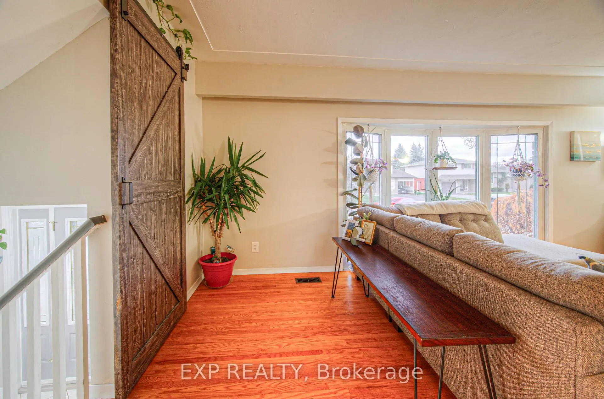Photo 10 of 148 Strathcona Crescent, Kitchener — HOMEH