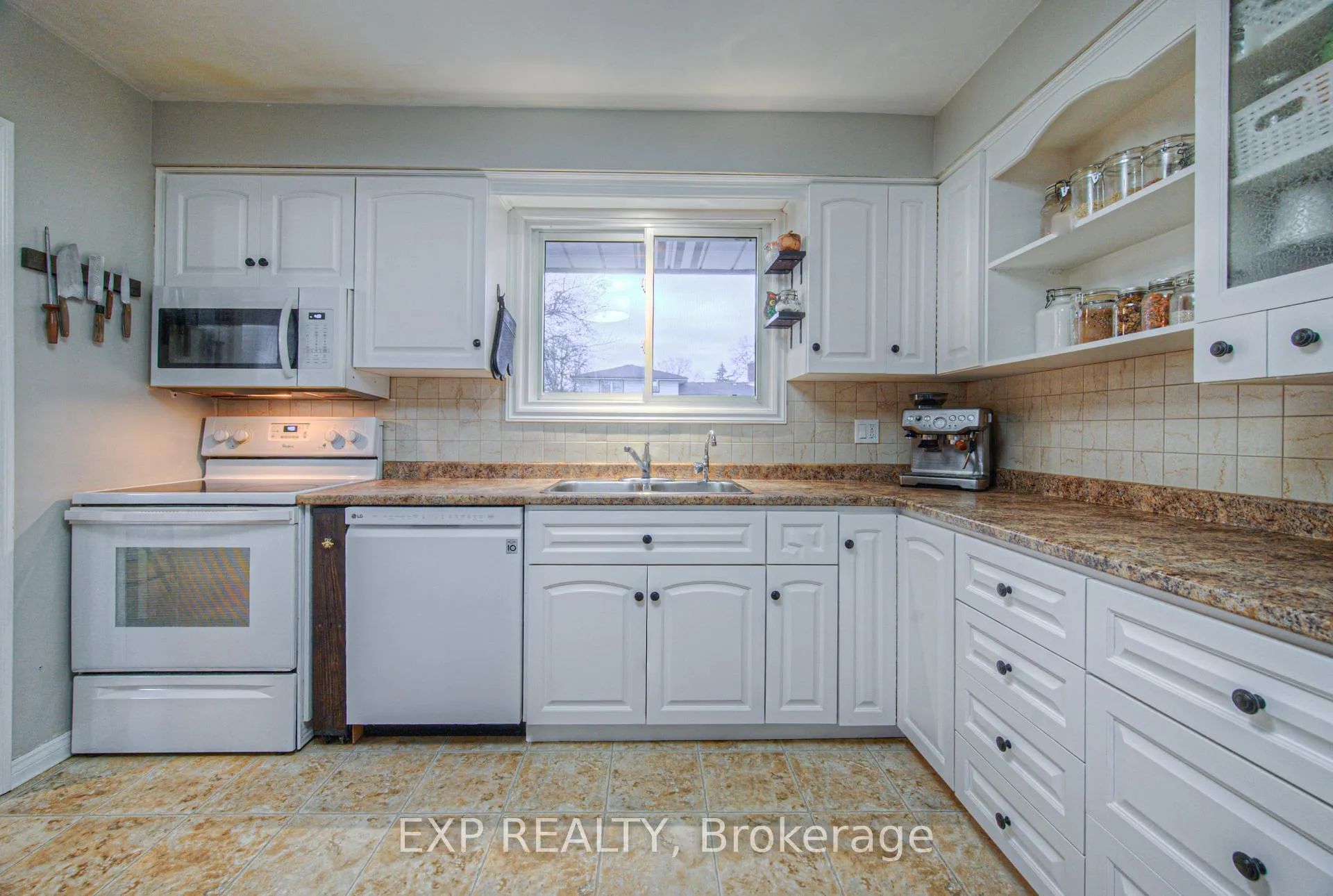 Photo 17 of 148 Strathcona Crescent, Kitchener — HOMEH
