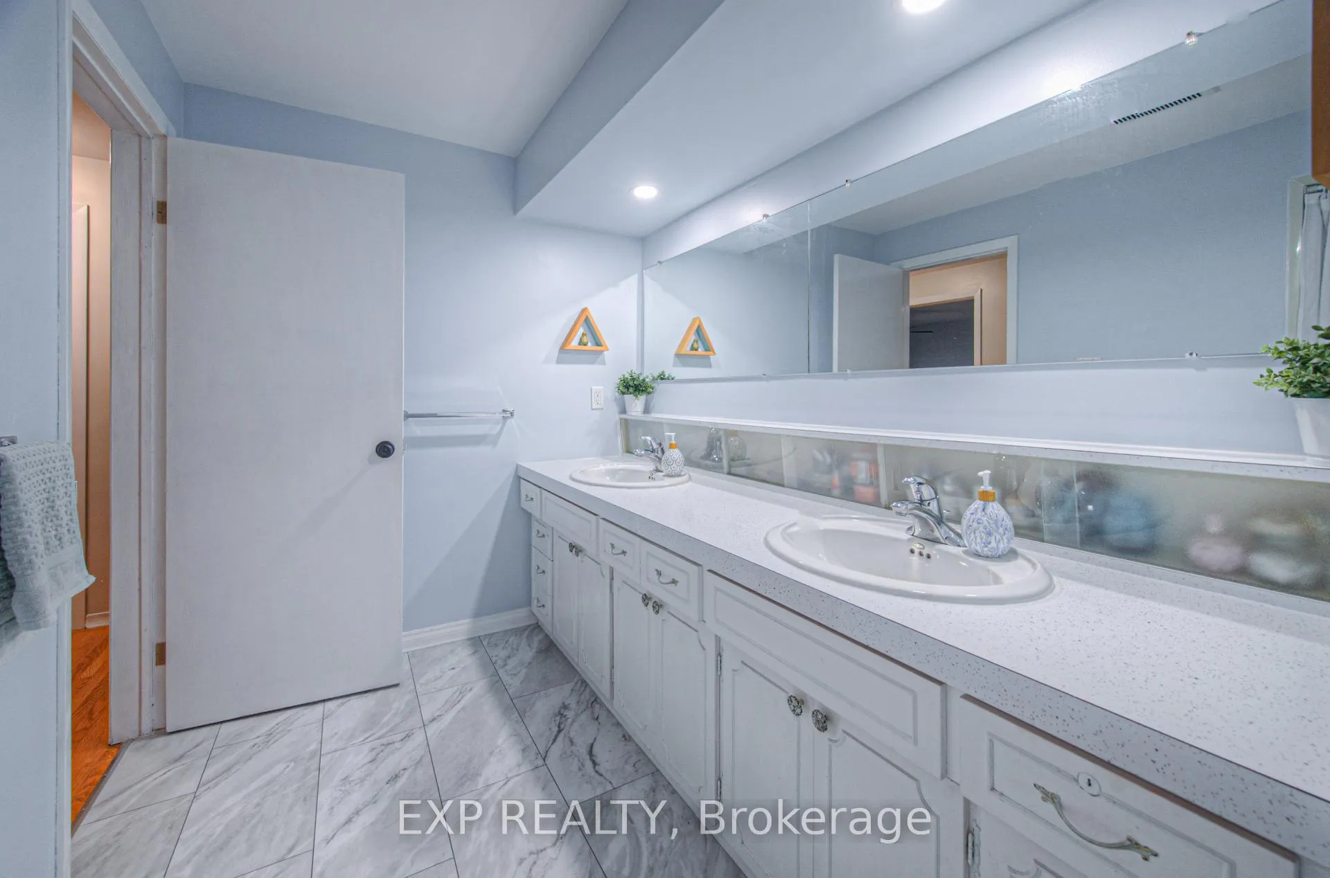 Photo 29 of 148 Strathcona Crescent, Kitchener — HOMEH
