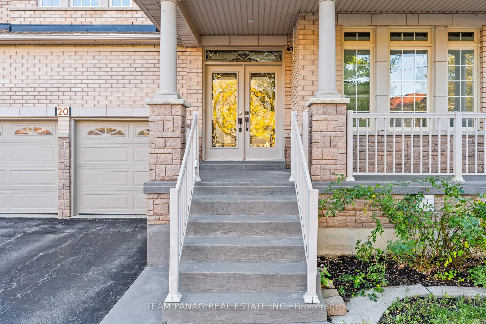 Photo 3 of 20 Lion Pride Lane, Brampton, Sandringham-Wellington — HOMEH