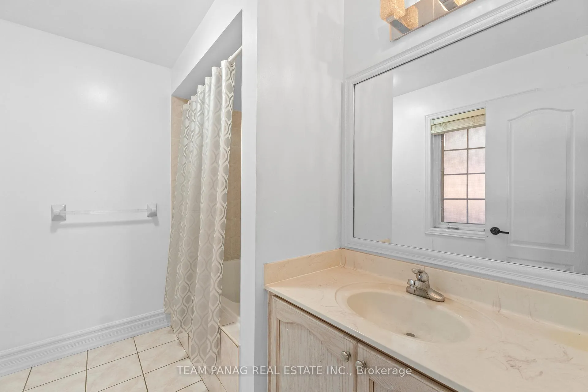 Photo 32 of 20 Lion Pride Lane, Brampton, Sandringham-Wellington — HOMEH