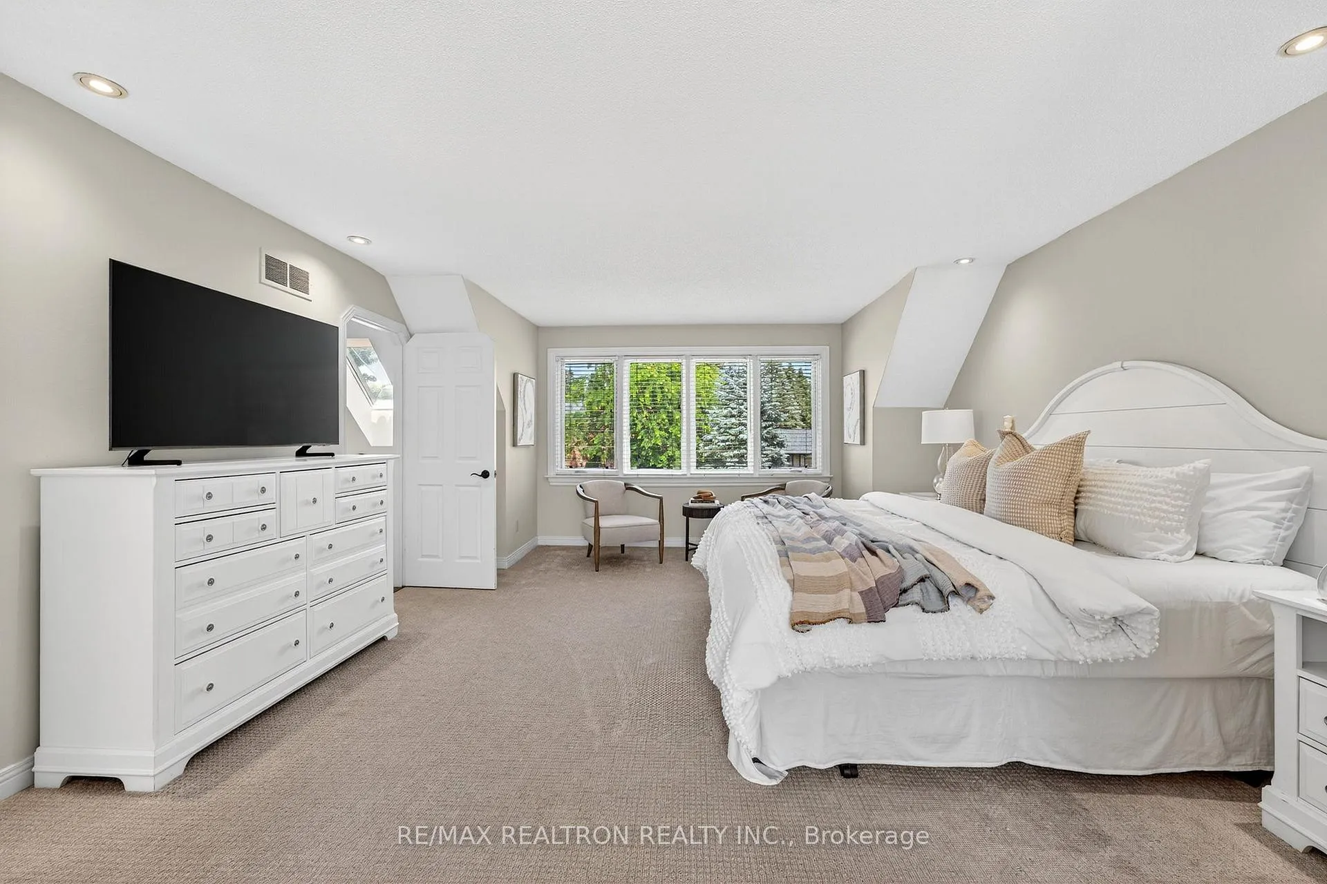 Photo 26 of 2 Aukland Lane, King, King City — HOMEH