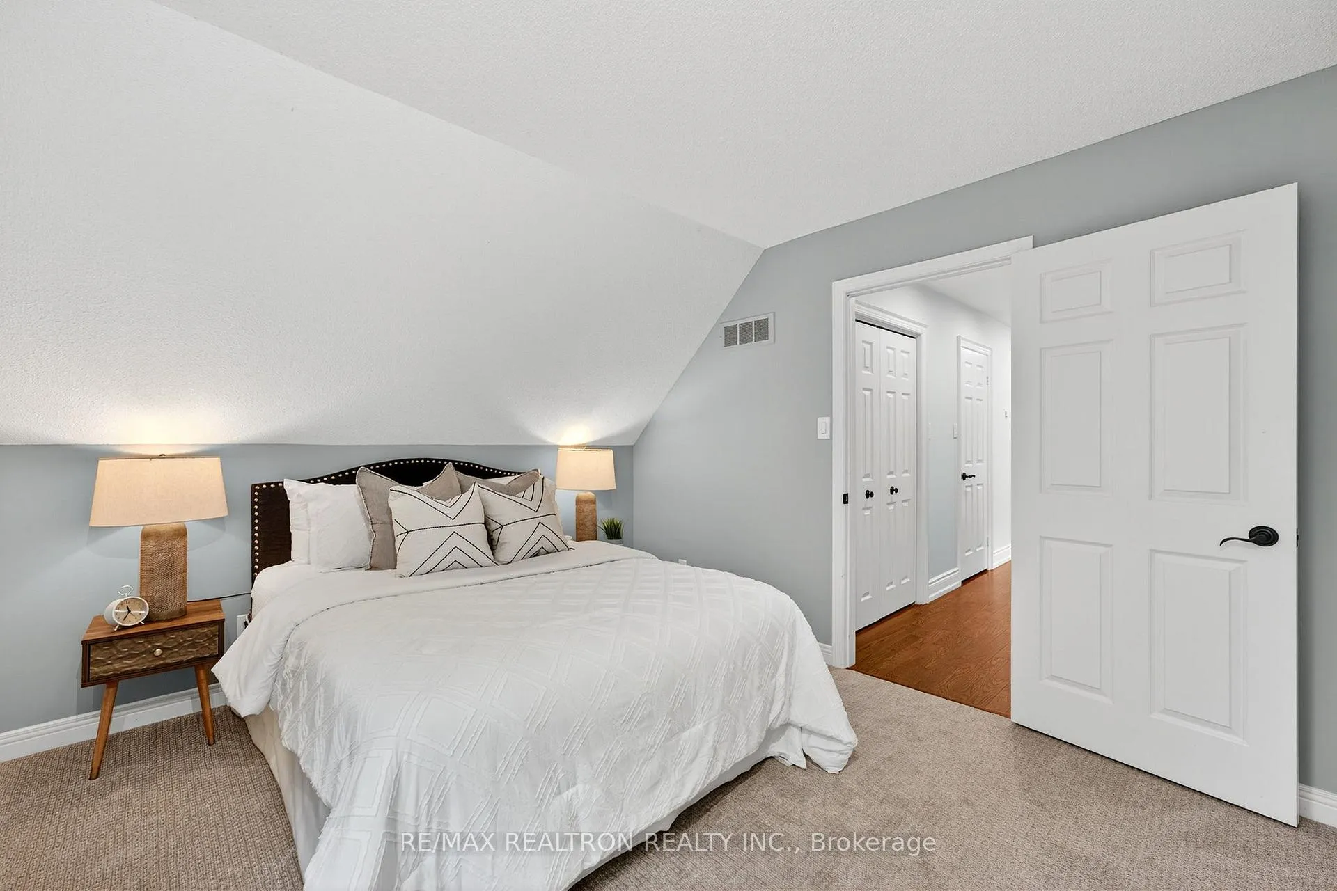 Photo 31 of 2 Aukland Lane, King, King City — HOMEH