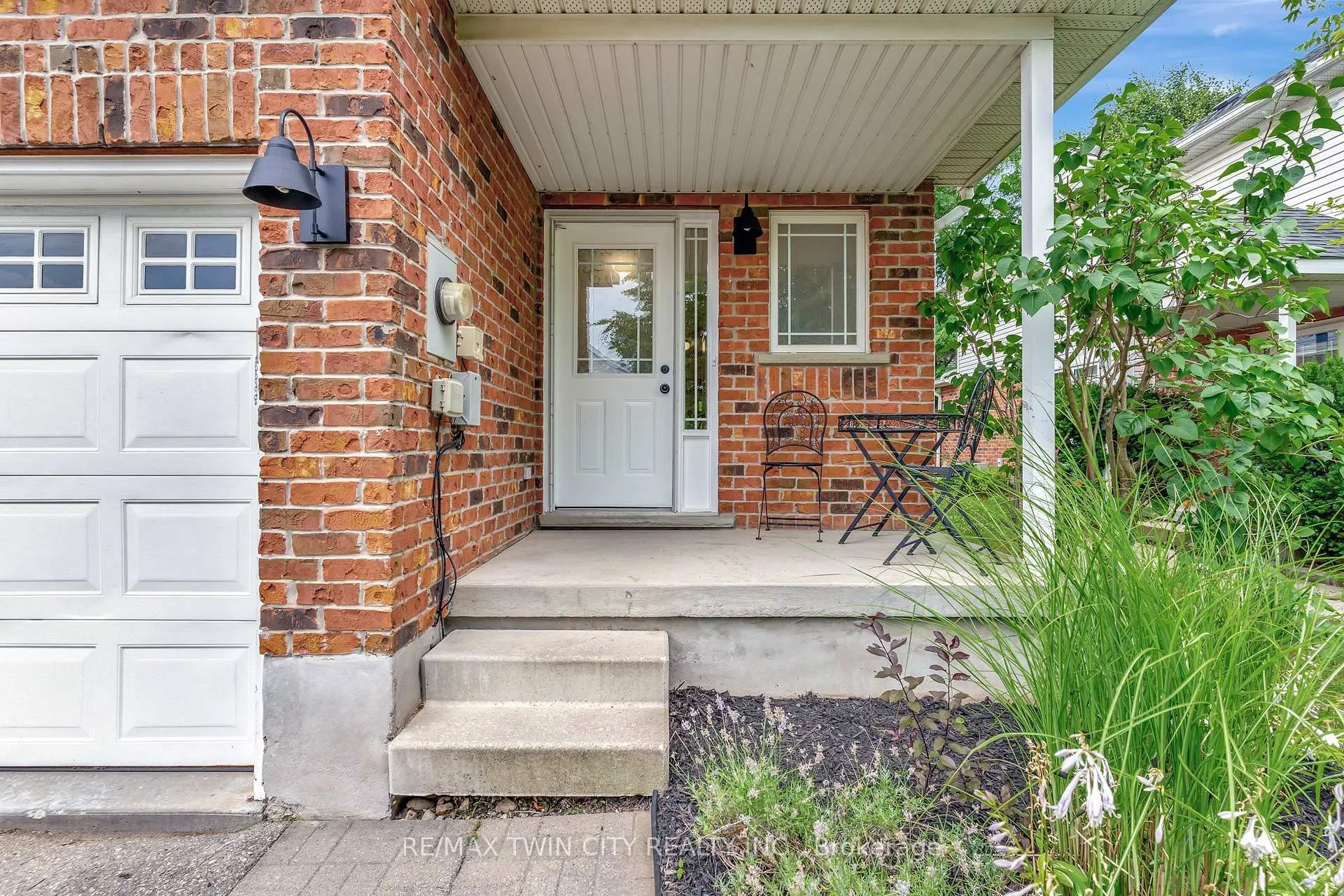 Photo 2 of 466 Annapolis Court, Waterloo — HOMEH