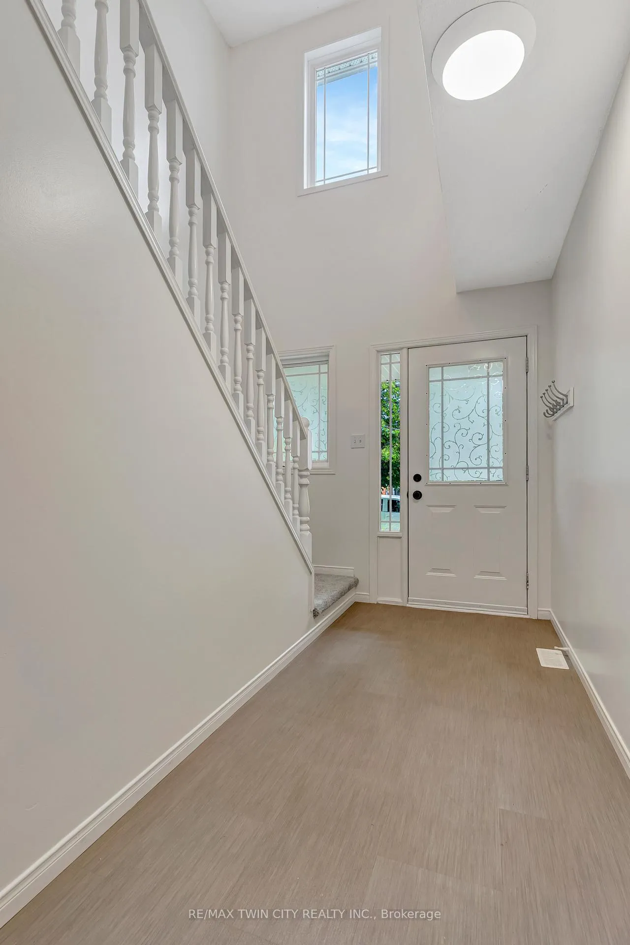 Photo 4 of 466 Annapolis Court, Waterloo — HOMEH