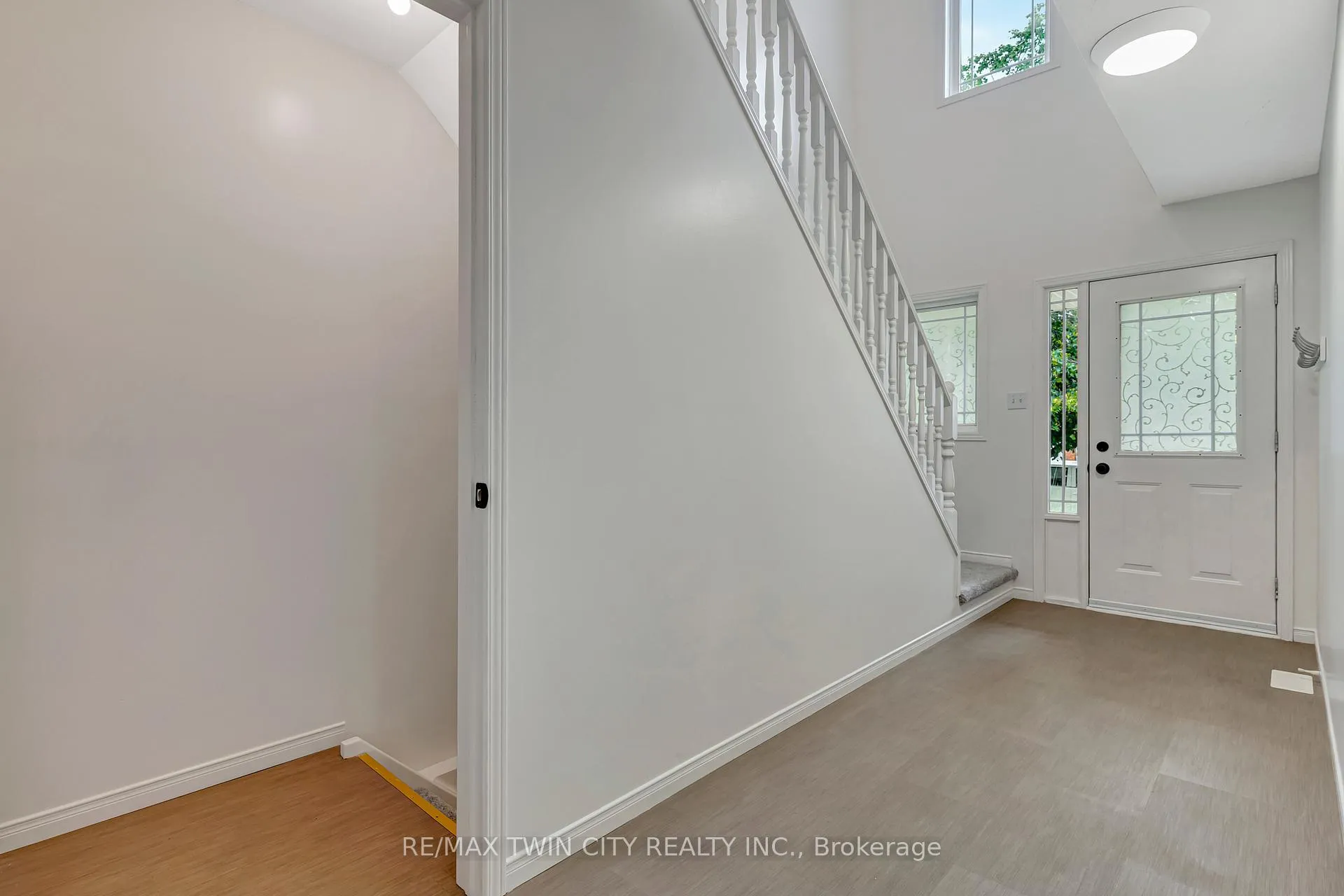 Photo 5 of 466 Annapolis Court, Waterloo — HOMEH