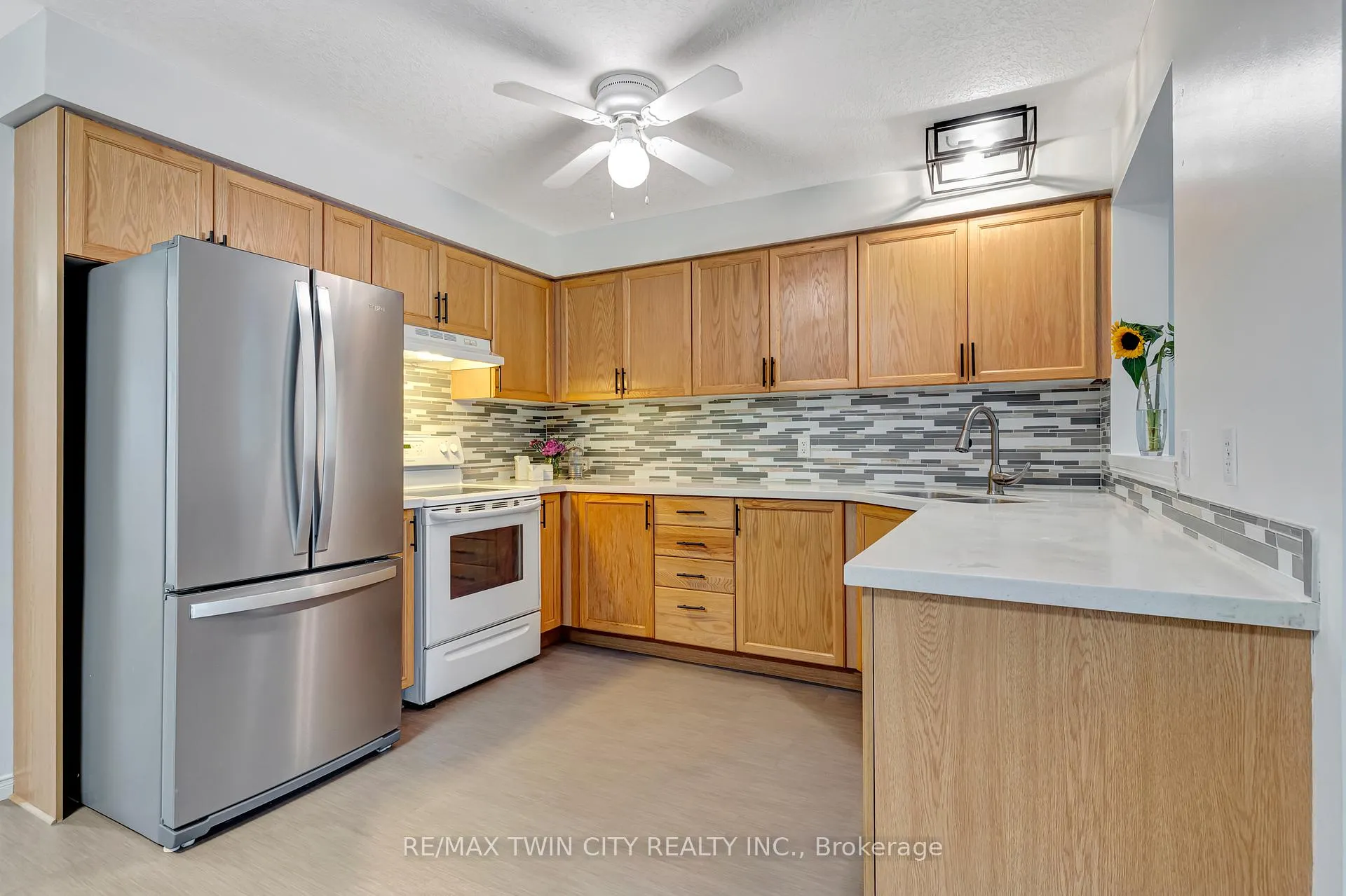 Photo 8 of 466 Annapolis Court, Waterloo — HOMEH