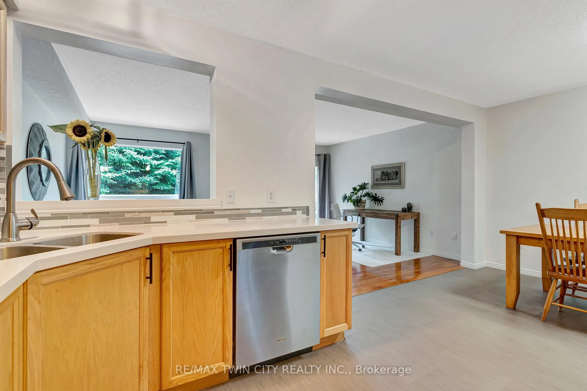Photo 9 of 466 Annapolis Court, Waterloo — HOMEH