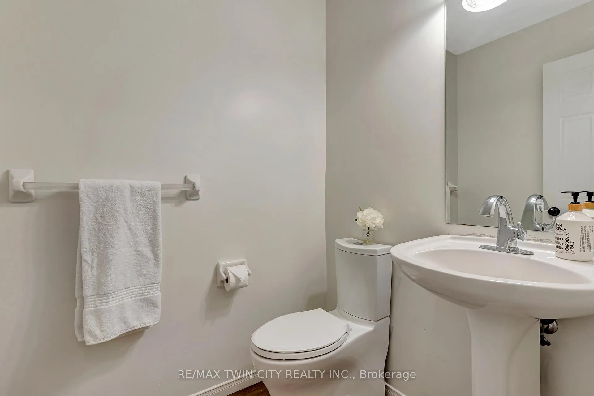 Photo 12 of 466 Annapolis Court, Waterloo — HOMEH