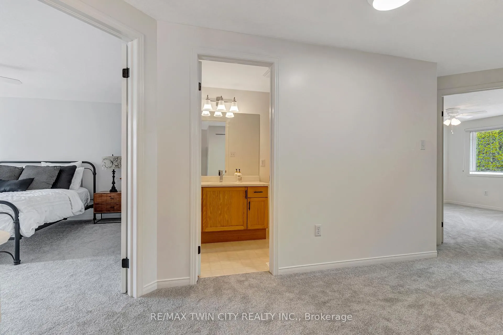 Photo 19 of 466 Annapolis Court, Waterloo — HOMEH