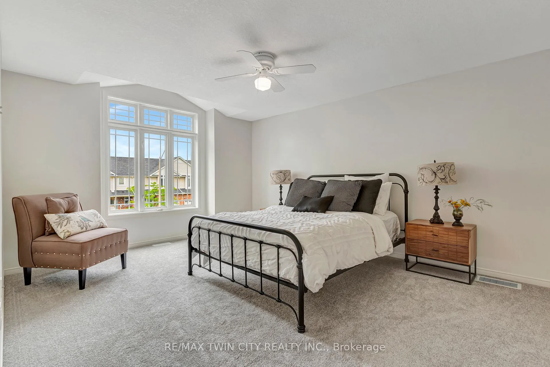Photo 20 of 466 Annapolis Court, Waterloo — HOMEH
