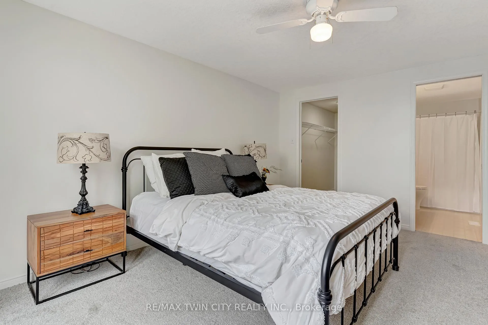 Photo 21 of 466 Annapolis Court, Waterloo — HOMEH