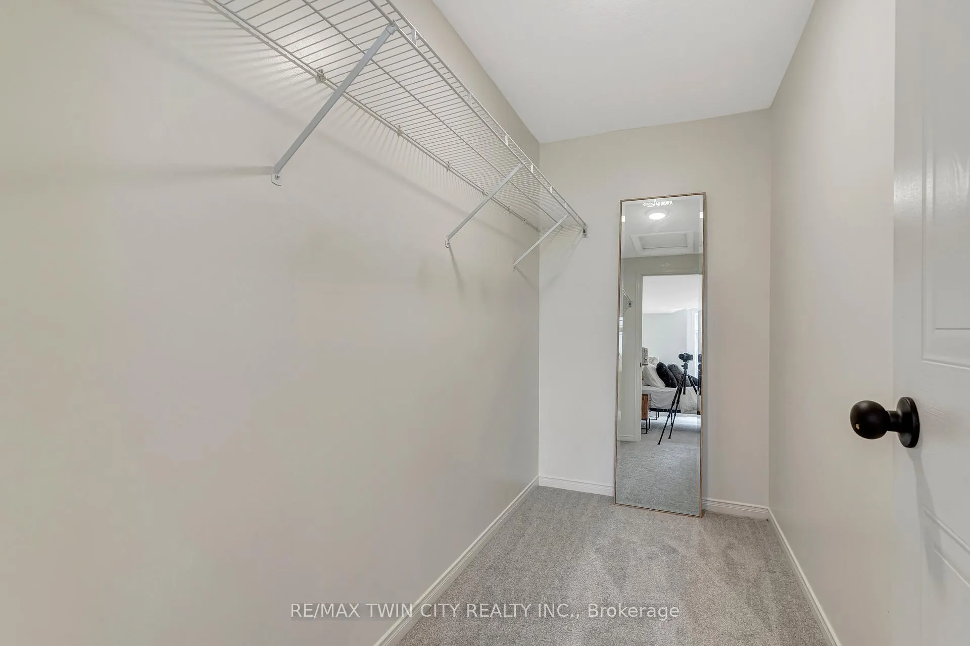 Photo 23 of 466 Annapolis Court, Waterloo — HOMEH