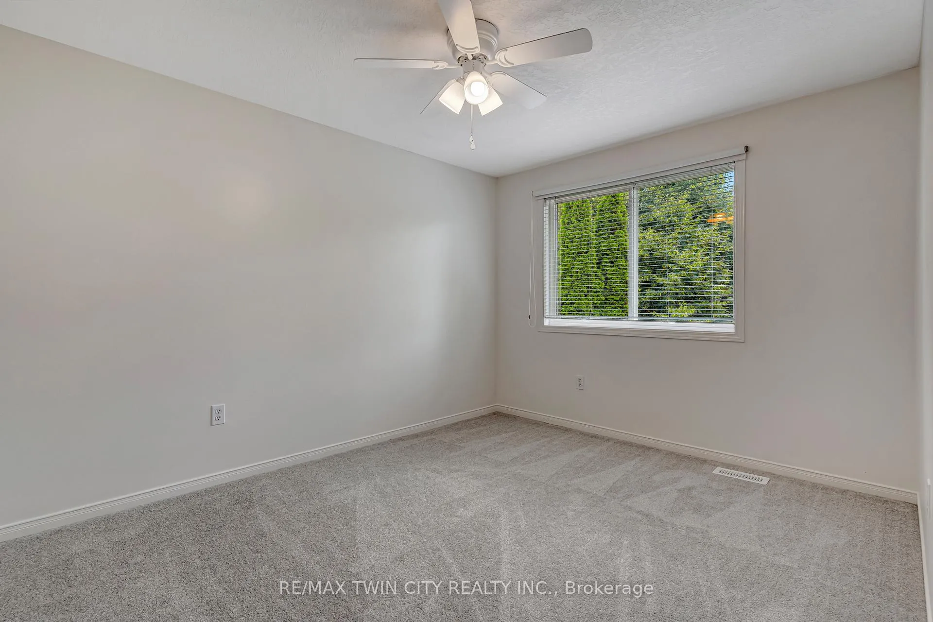 Photo 25 of 466 Annapolis Court, Waterloo — HOMEH