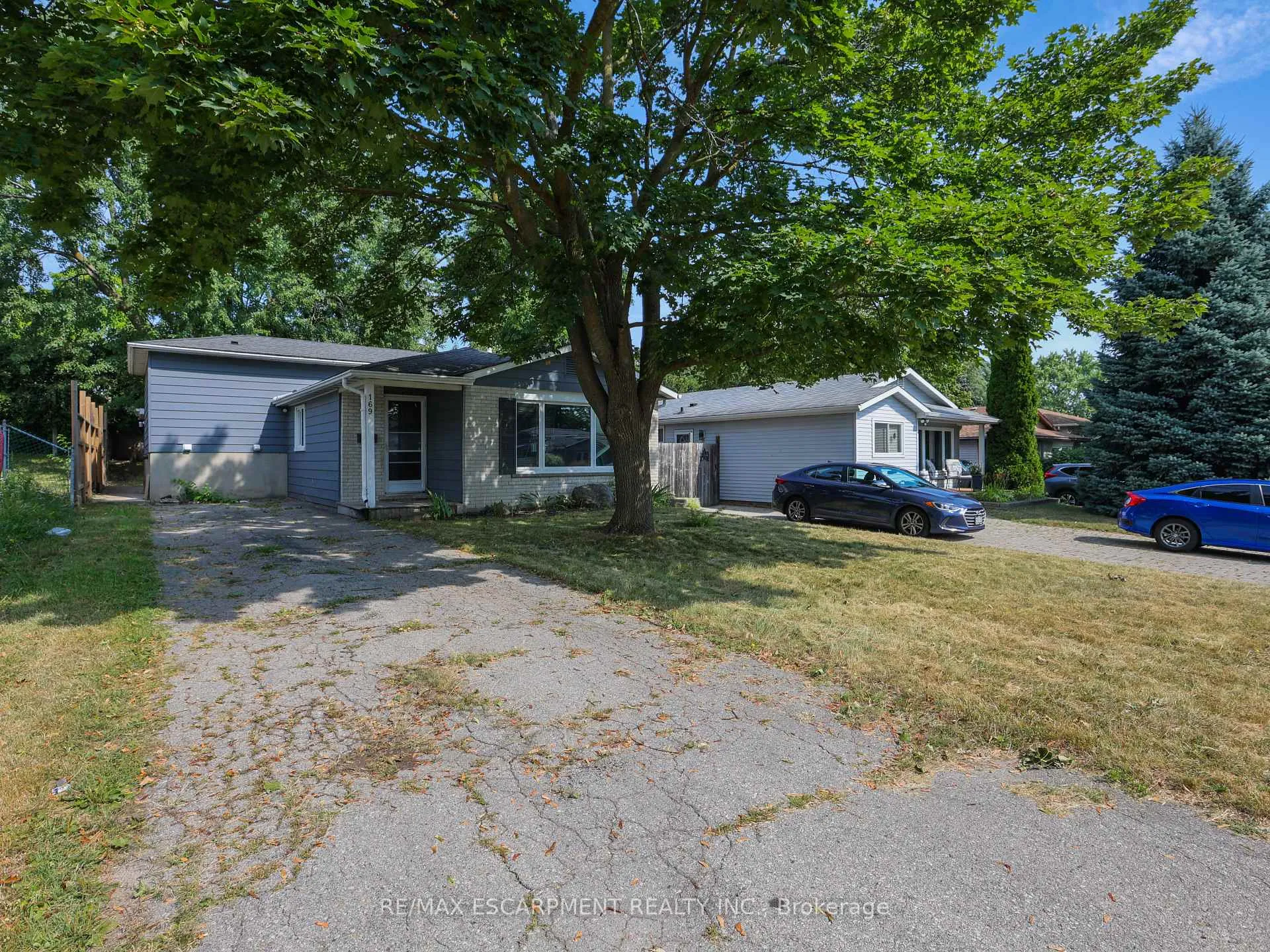 Photo 3 of 169 Pinedale Drive, Kitchener — HOMEH
