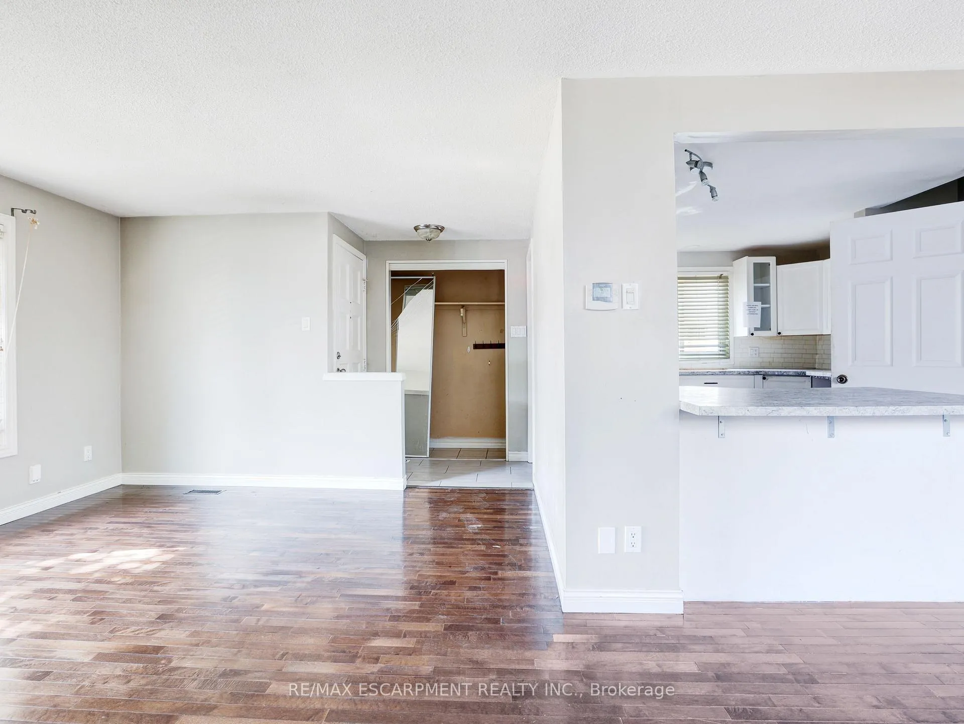 Photo 11 of 169 Pinedale Drive, Kitchener — HOMEH