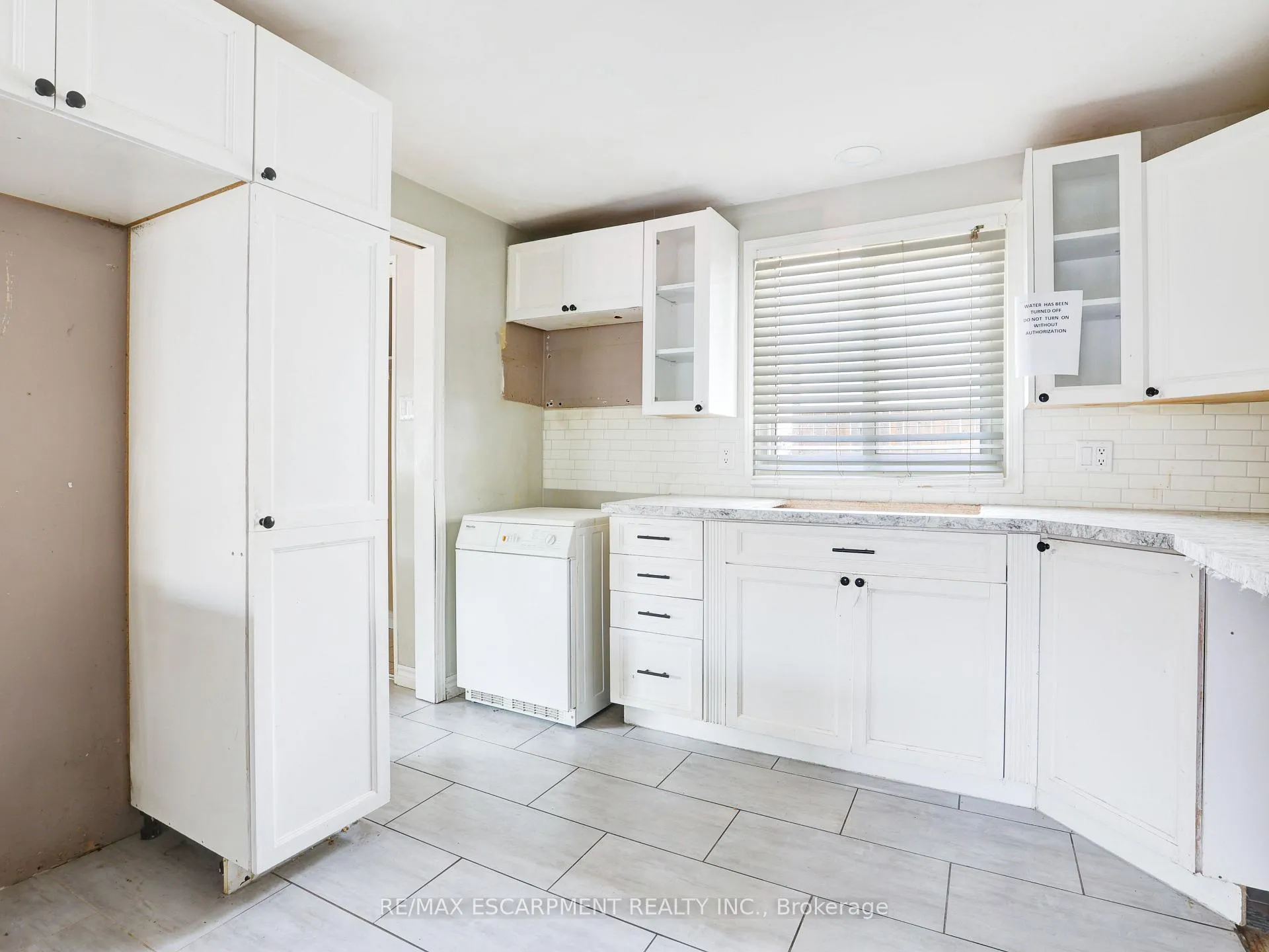 Photo 16 of 169 Pinedale Drive, Kitchener — HOMEH