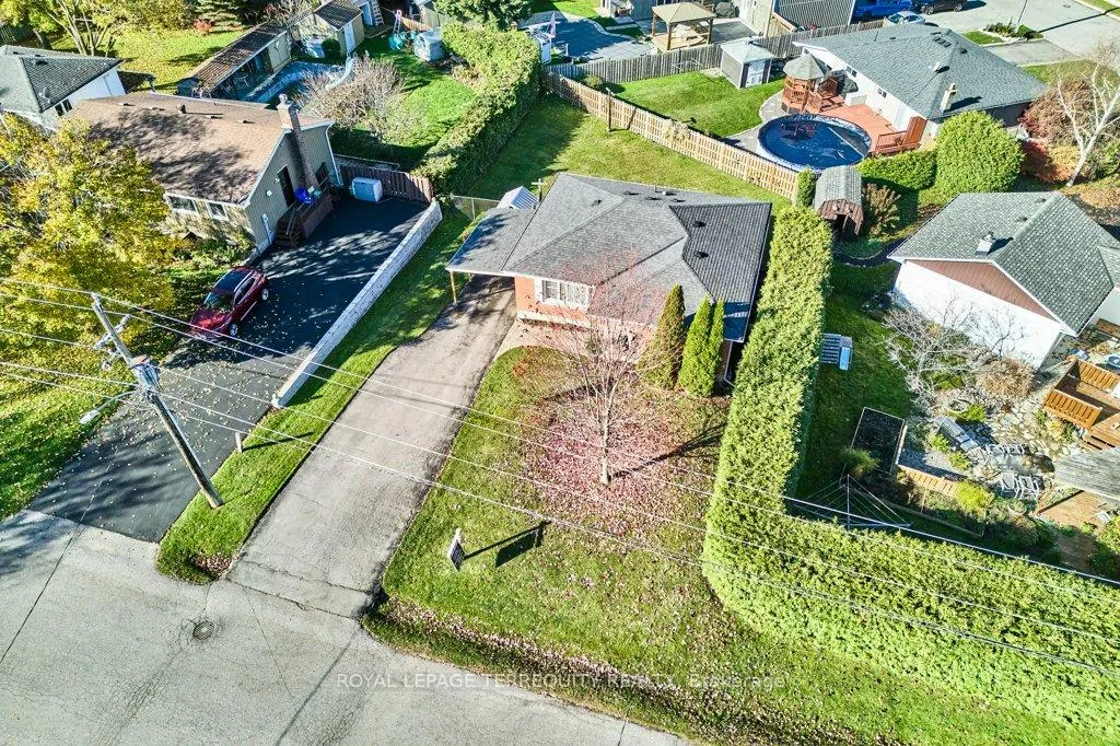 Photo 3 of 60 Allan Street, Scugog, Port Perry — HOMEH