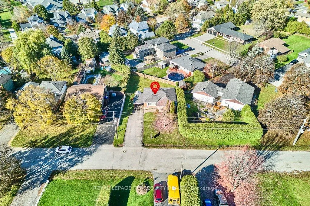 Photo 4 of 60 Allan Street, Scugog, Port Perry — HOMEH