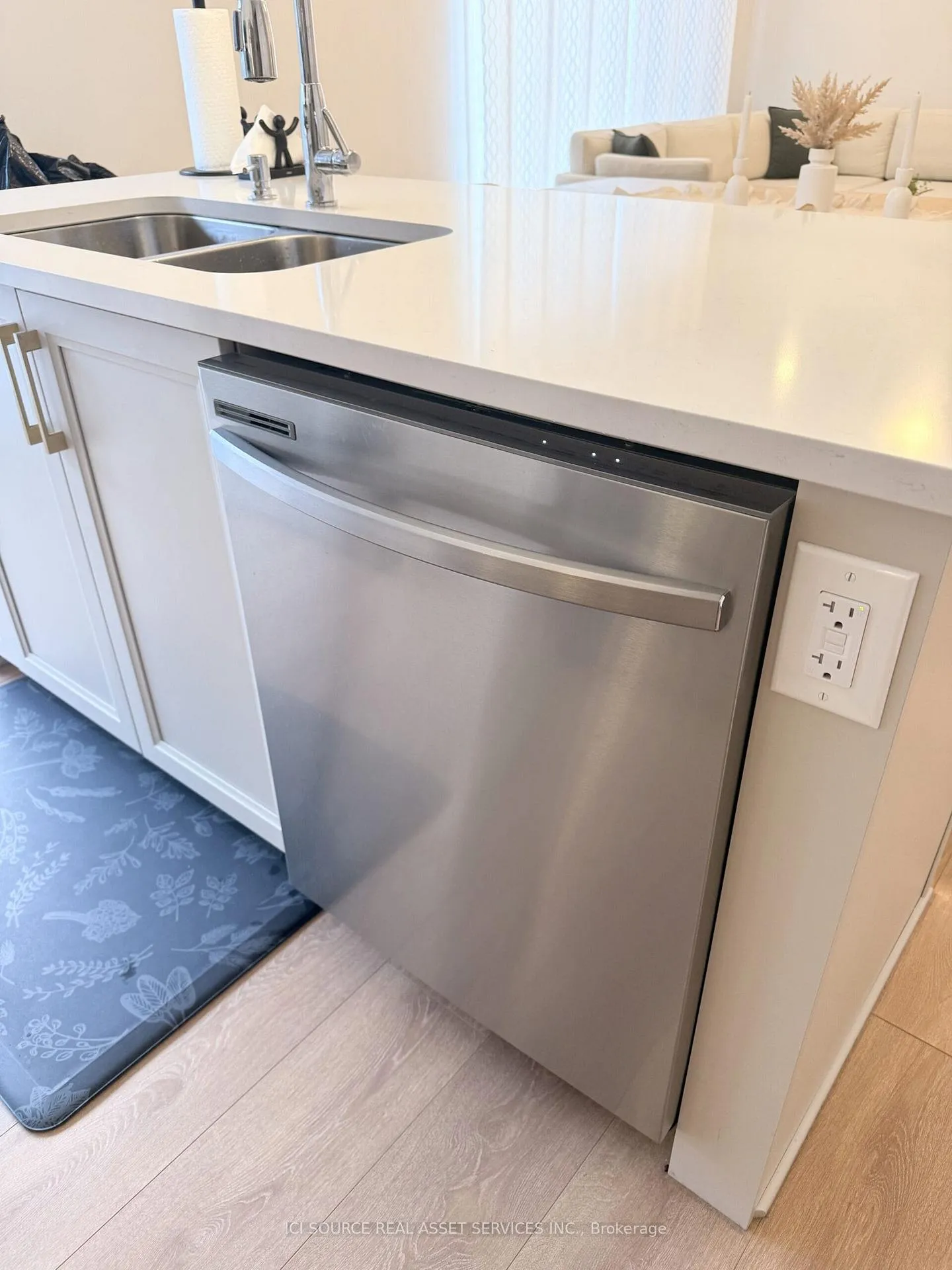 Photo 4 of 1605 Creekway Private, Ottawa, Kanata - Kanata Lakes/Heritage Hills — HOMEH