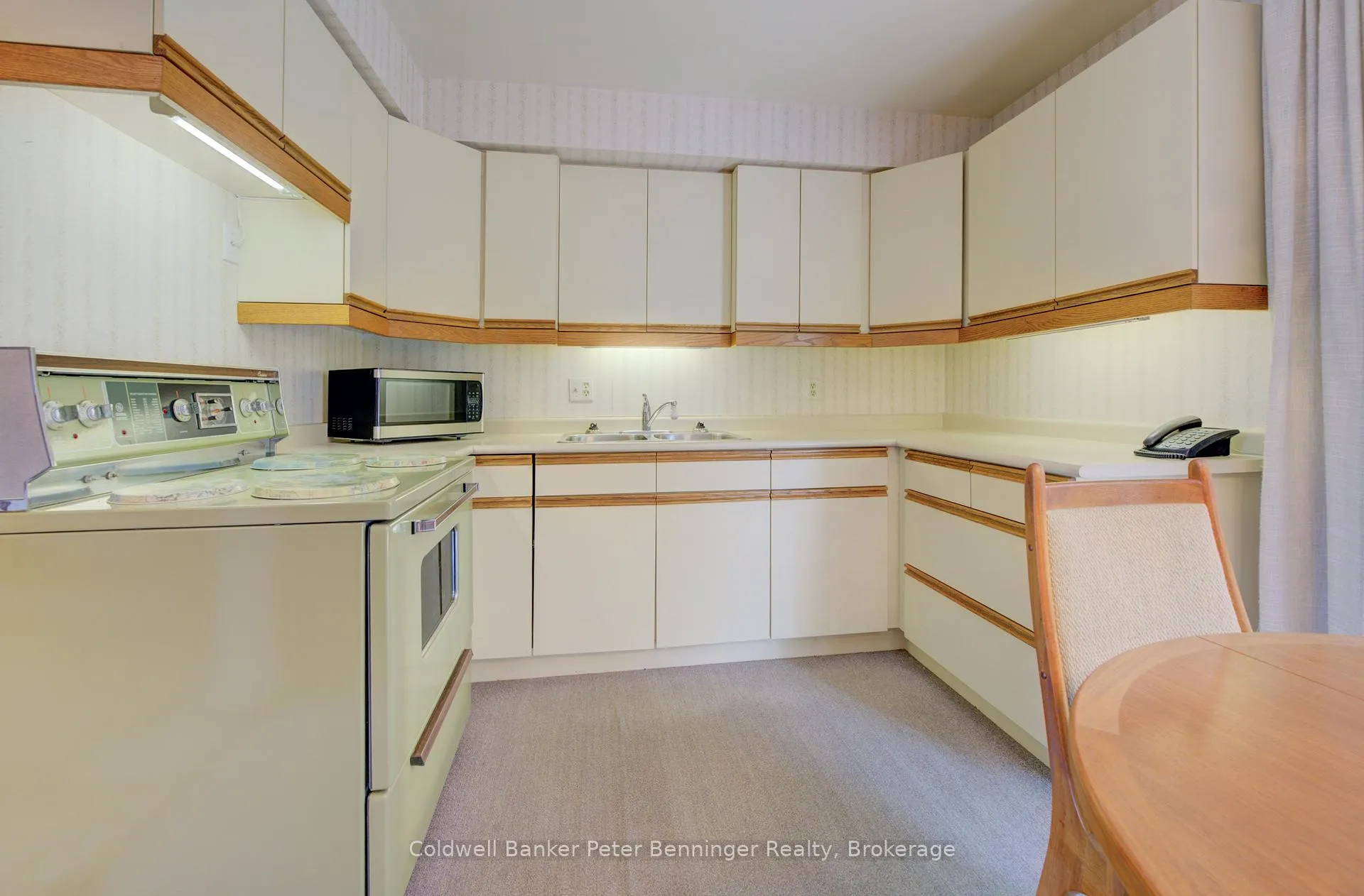 Photo 18 of 55 Dreger Avenue, Kitchener — HOMEH