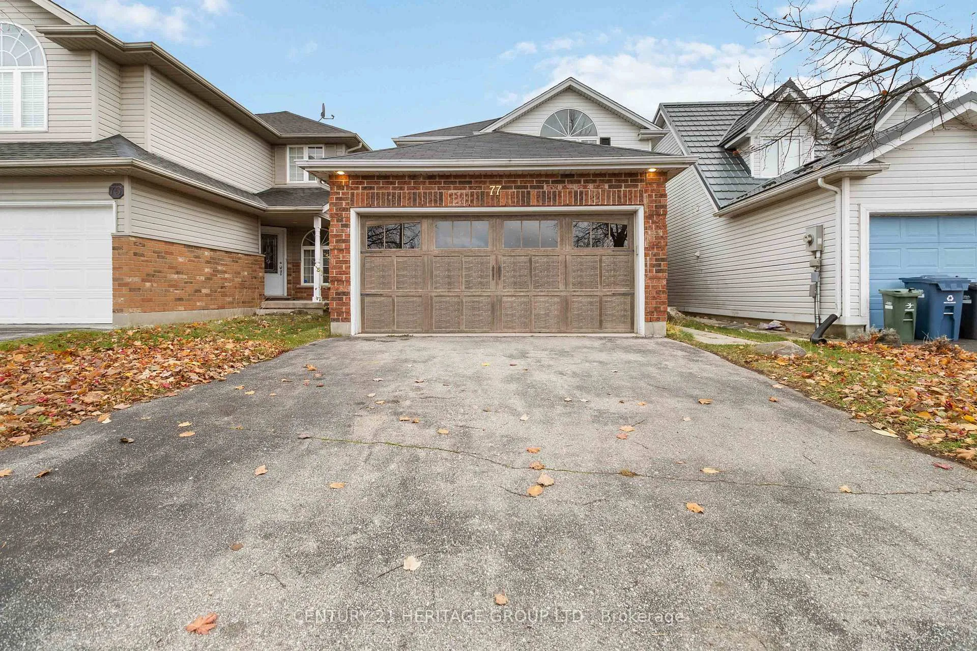 Photo 4 of 77 Doyle Drive, Guelph, Clairfields/Hanlon Business Park — HOMEH