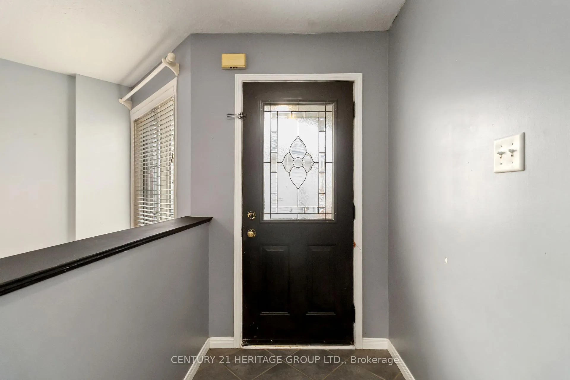 Photo 7 of 77 Doyle Drive, Guelph, Clairfields/Hanlon Business Park — HOMEH