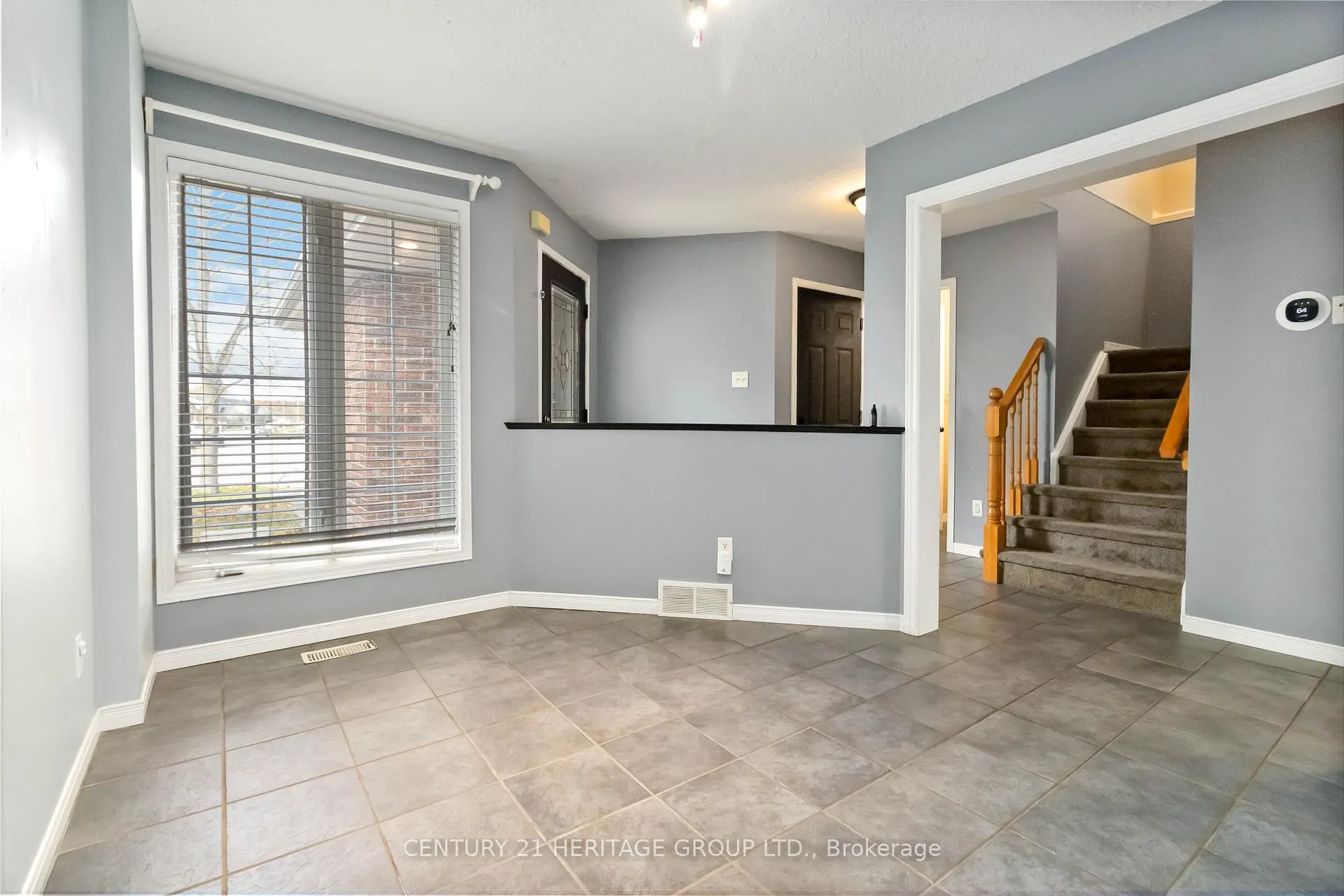 Photo 11 of 77 Doyle Drive, Guelph, Clairfields/Hanlon Business Park — HOMEH