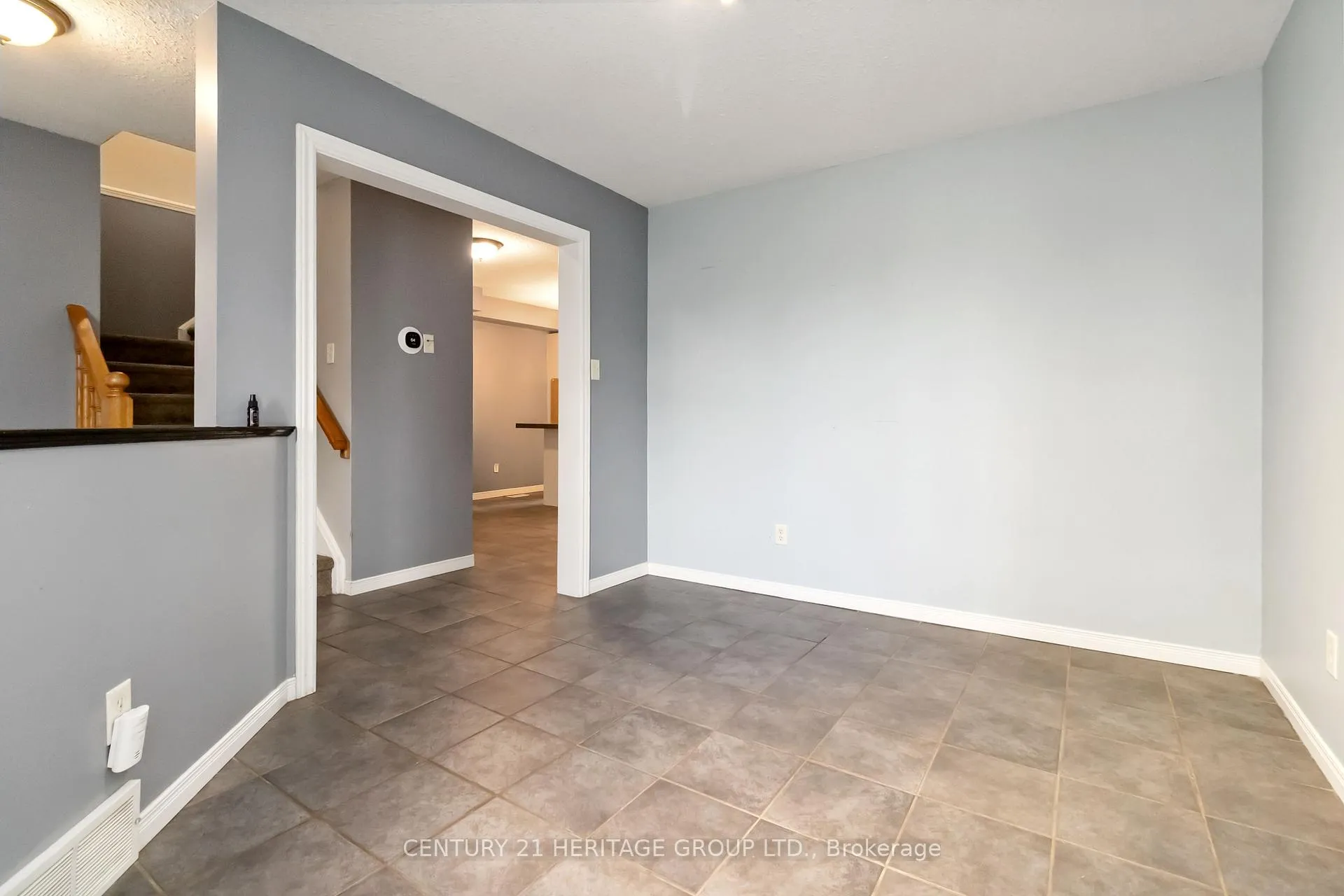 Photo 12 of 77 Doyle Drive, Guelph, Clairfields/Hanlon Business Park — HOMEH