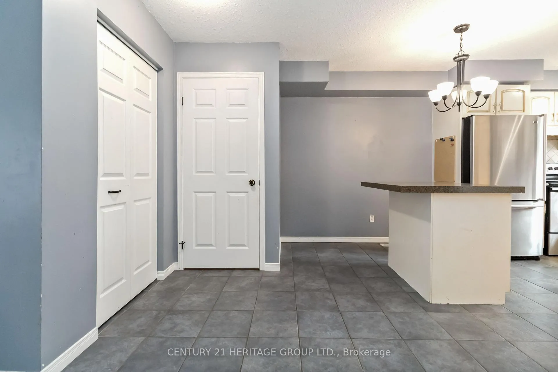 Photo 14 of 77 Doyle Drive, Guelph, Clairfields/Hanlon Business Park — HOMEH