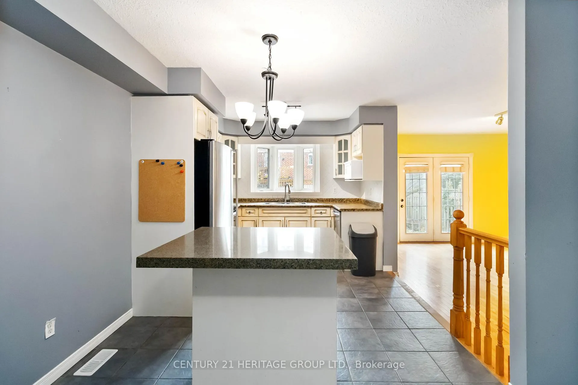 Photo 15 of 77 Doyle Drive, Guelph, Clairfields/Hanlon Business Park — HOMEH