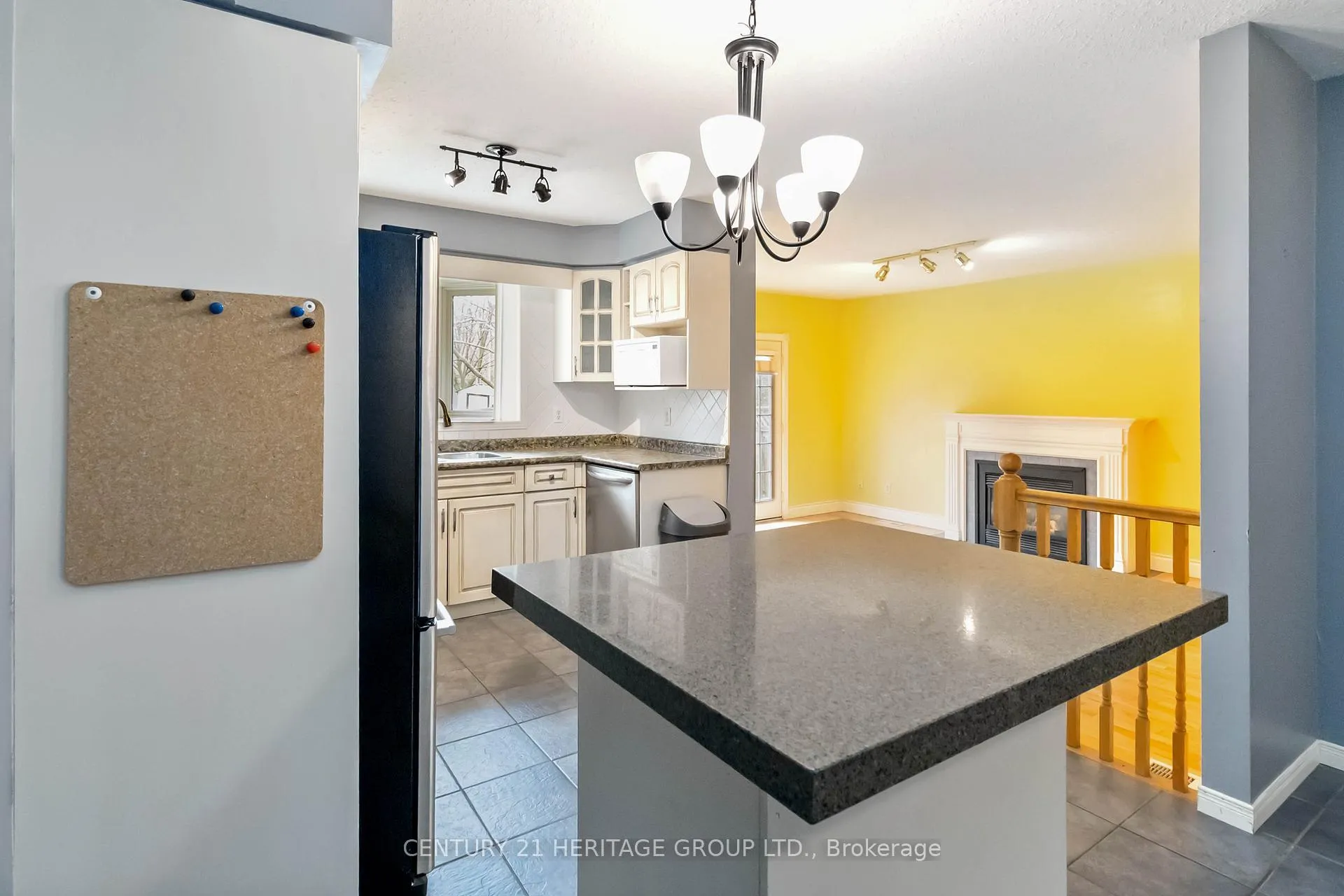 Photo 17 of 77 Doyle Drive, Guelph, Clairfields/Hanlon Business Park — HOMEH