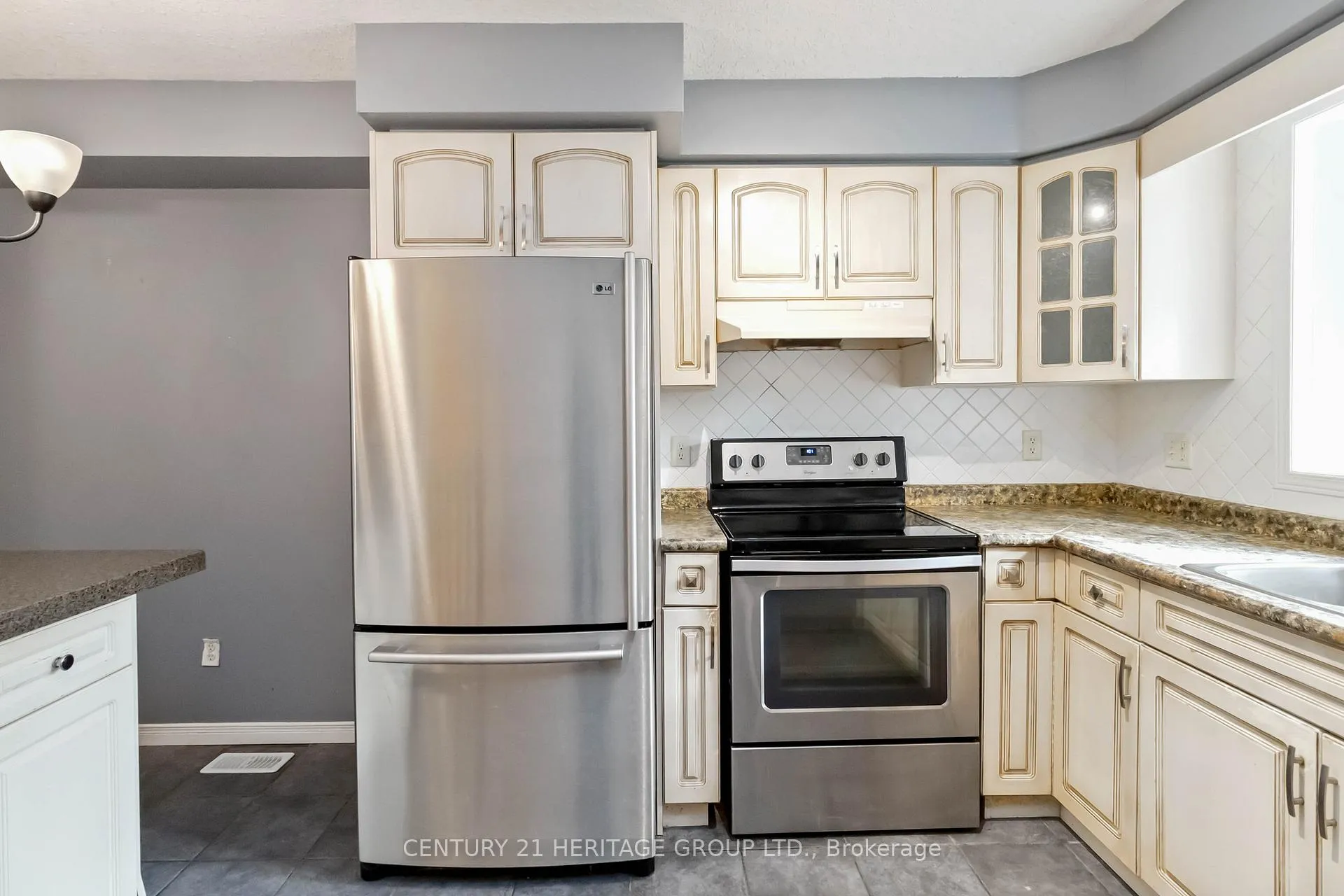Photo 19 of 77 Doyle Drive, Guelph, Clairfields/Hanlon Business Park — HOMEH