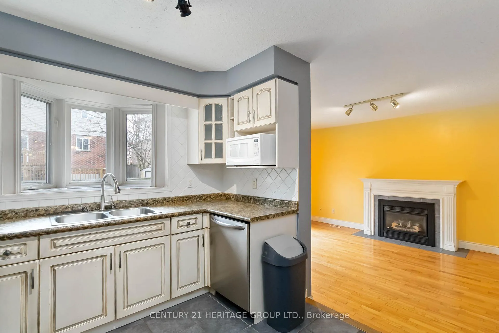 Photo 21 of 77 Doyle Drive, Guelph, Clairfields/Hanlon Business Park — HOMEH