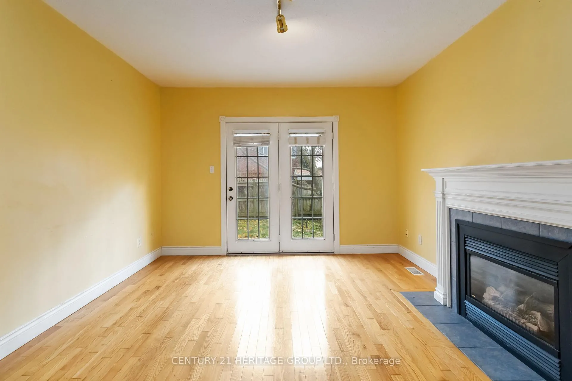 Photo 23 of 77 Doyle Drive, Guelph, Clairfields/Hanlon Business Park — HOMEH