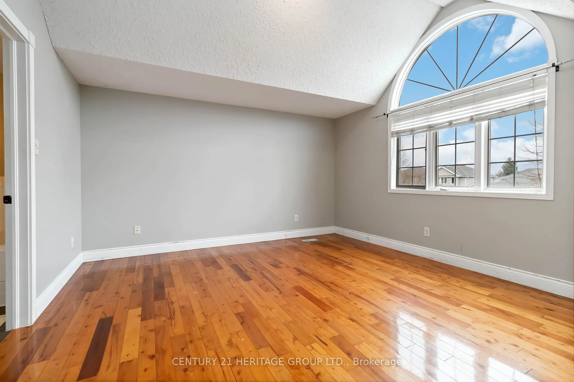 Photo 29 of 77 Doyle Drive, Guelph, Clairfields/Hanlon Business Park — HOMEH