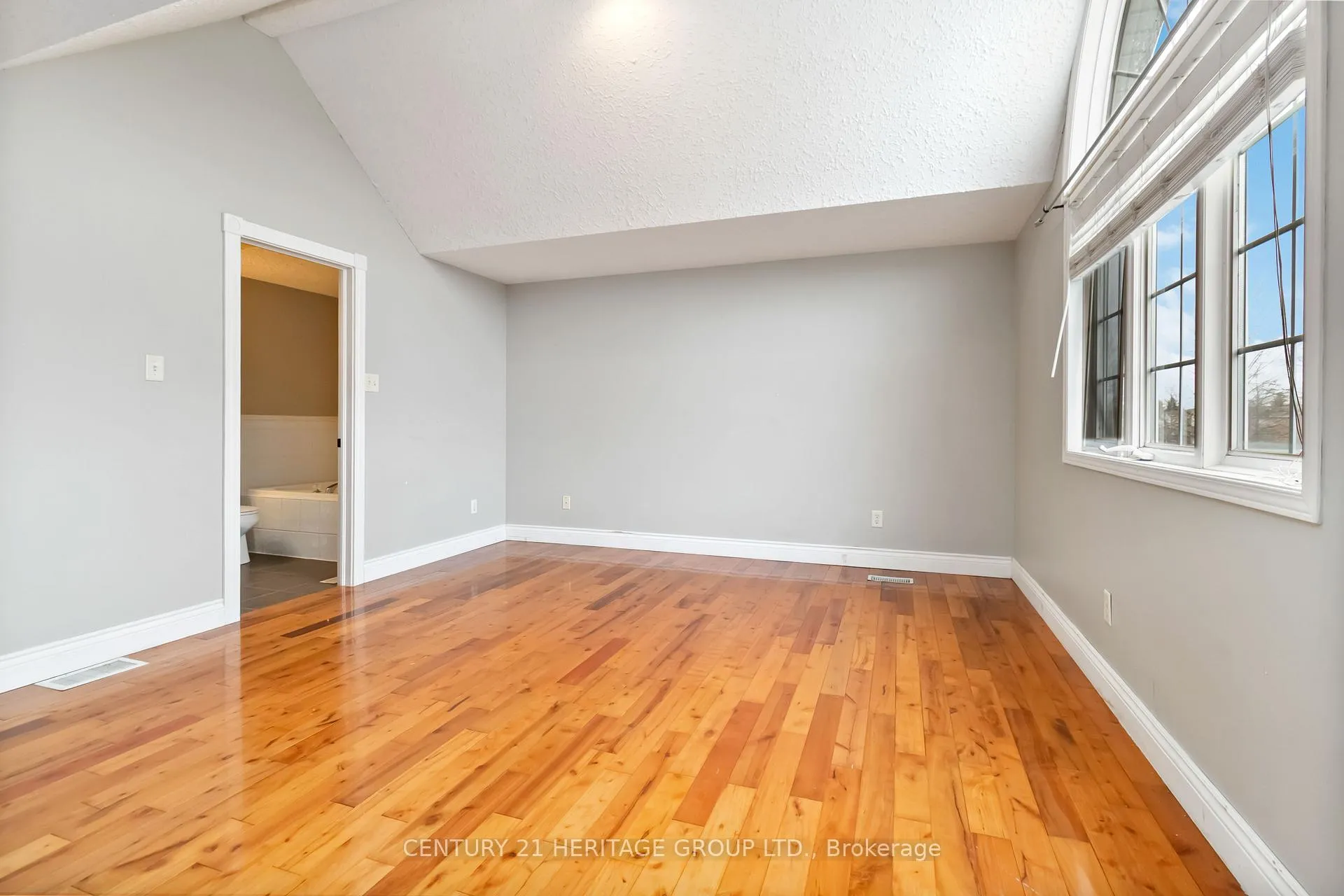 Photo 31 of 77 Doyle Drive, Guelph, Clairfields/Hanlon Business Park — HOMEH