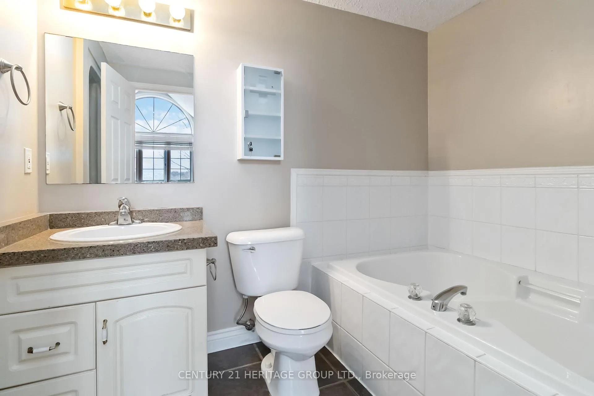 Photo 33 of 77 Doyle Drive, Guelph, Clairfields/Hanlon Business Park — HOMEH