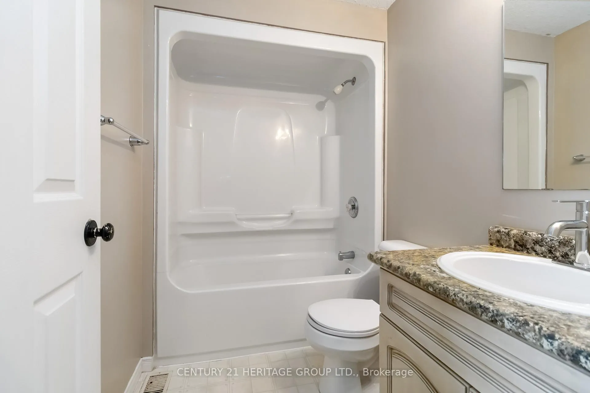 Photo 36 of 77 Doyle Drive, Guelph, Clairfields/Hanlon Business Park — HOMEH