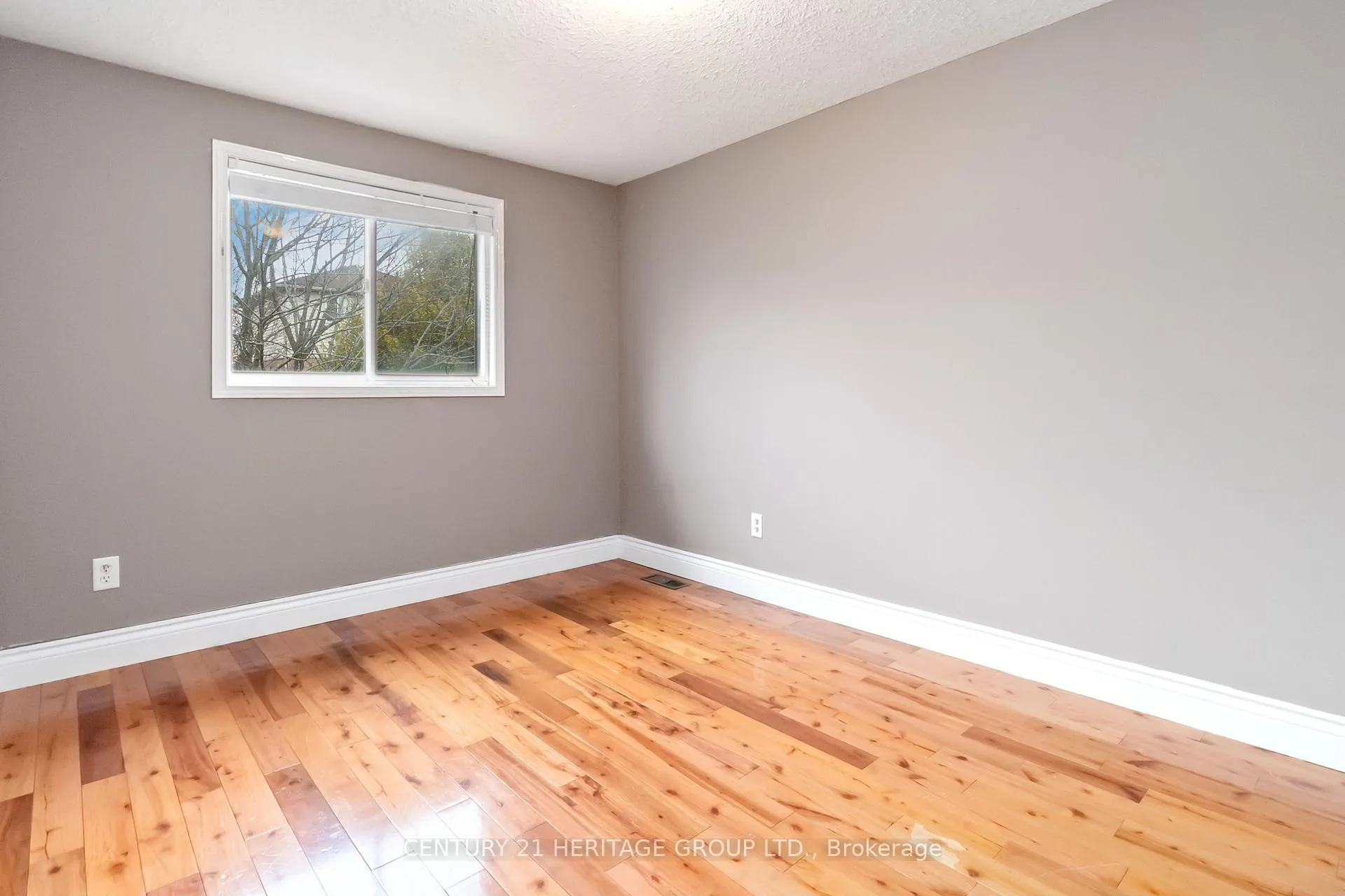 Photo 38 of 77 Doyle Drive, Guelph, Clairfields/Hanlon Business Park — HOMEH