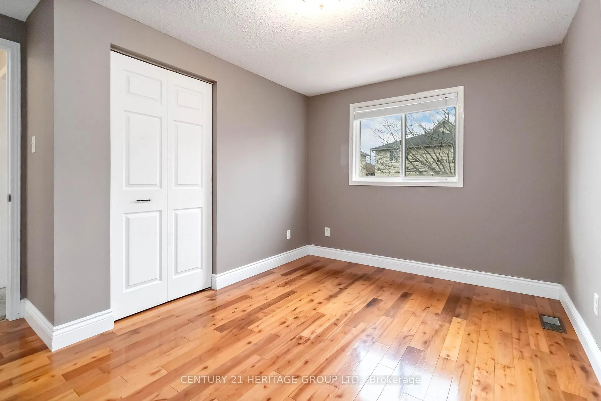 Photo 39 of 77 Doyle Drive, Guelph, Clairfields/Hanlon Business Park — HOMEH
