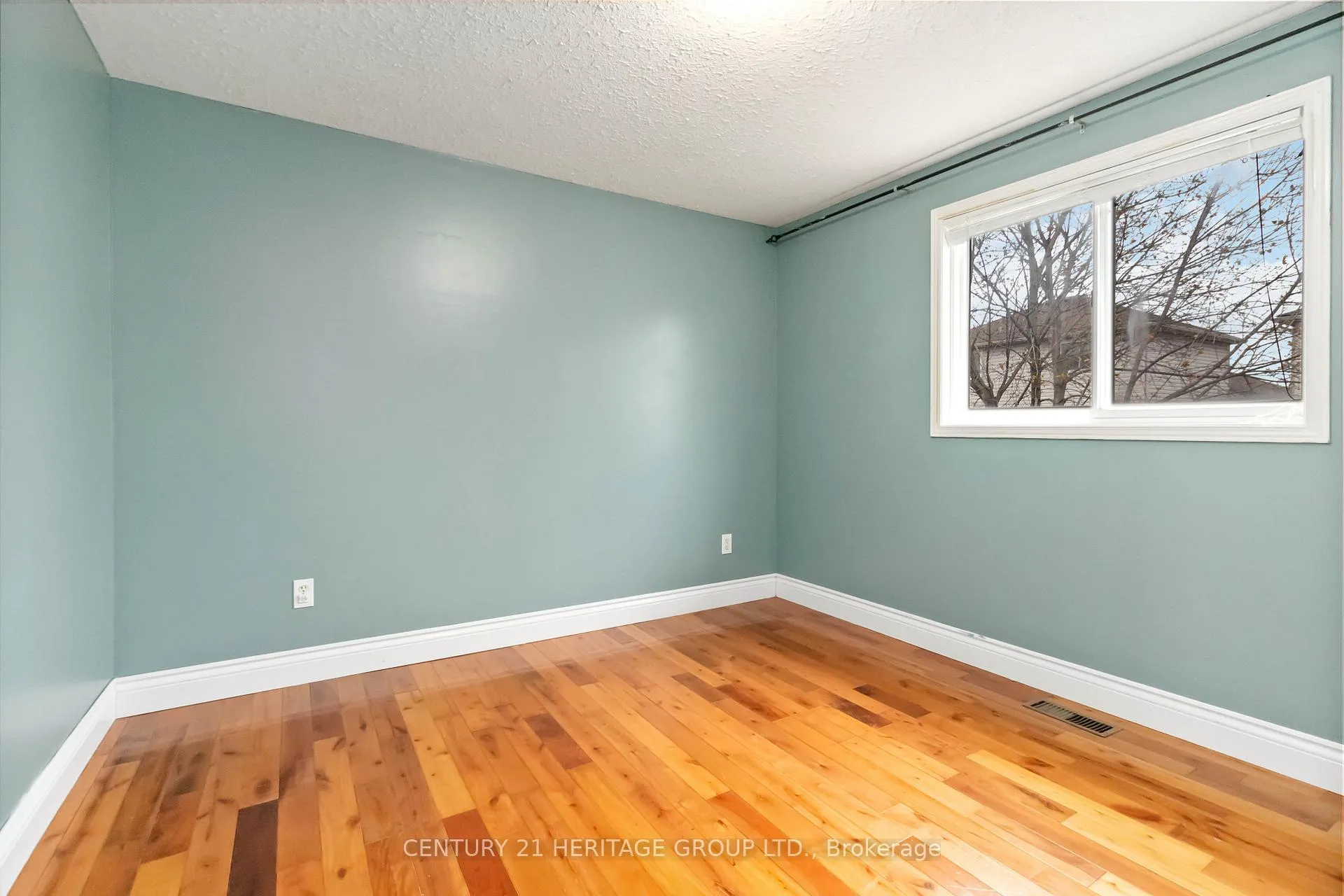 Photo 42 of 77 Doyle Drive, Guelph, Clairfields/Hanlon Business Park — HOMEH