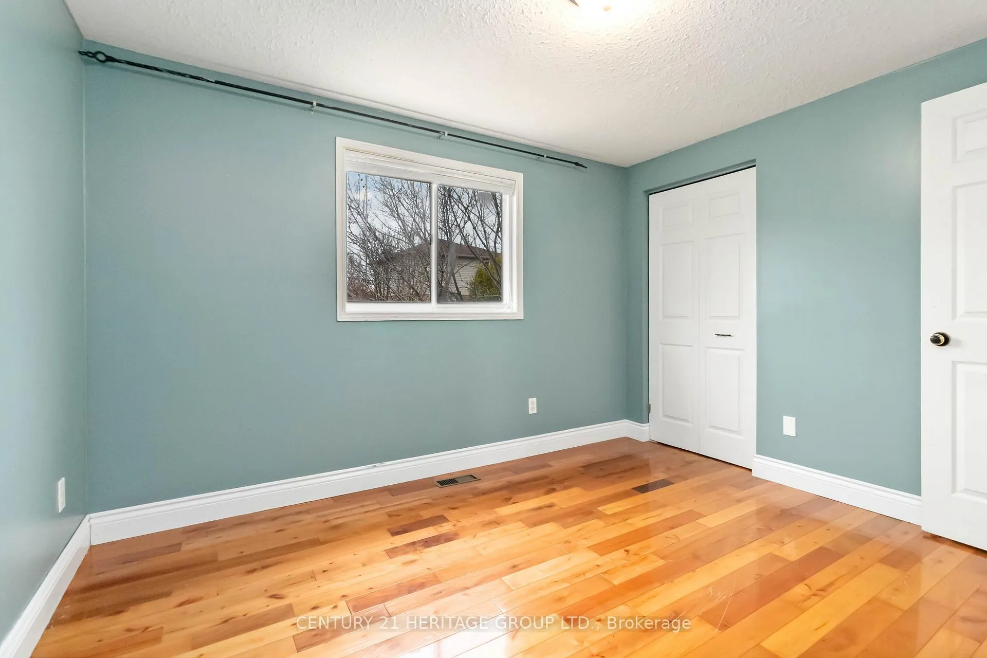 Photo 43 of 77 Doyle Drive, Guelph, Clairfields/Hanlon Business Park — HOMEH